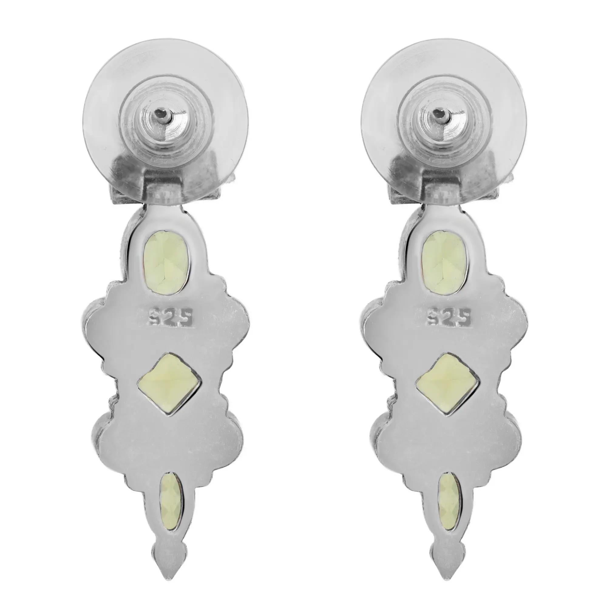 Moderno Orecchini a goccia con peridoto a forma multipla in argento 925 in vendita