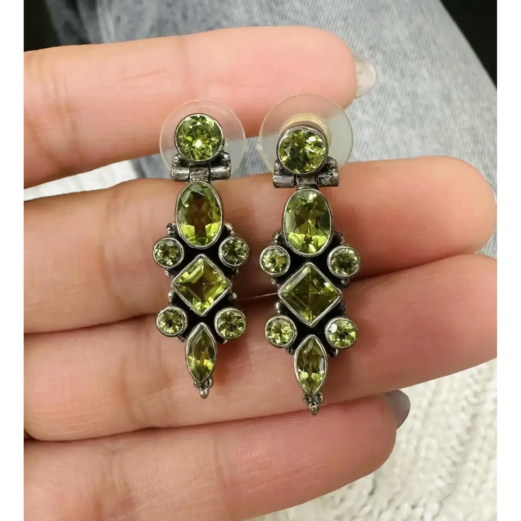 Taglio ovale Orecchini a goccia con peridoto a forma multipla in argento 925 in vendita