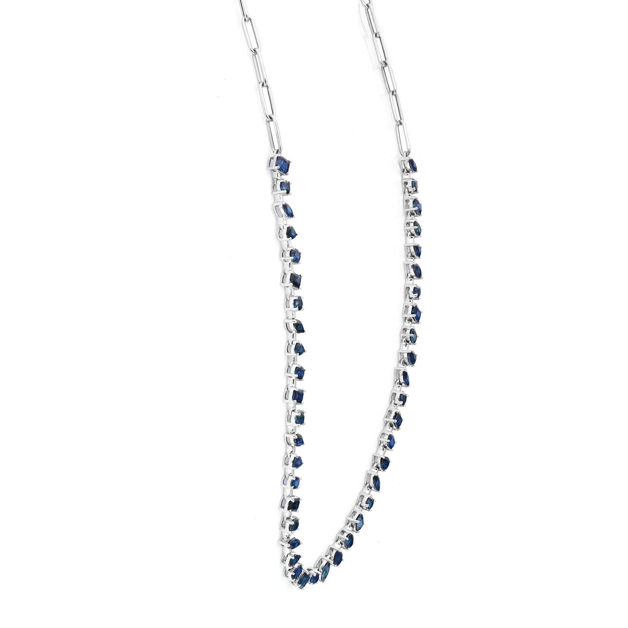 Zeigen Sie Ihren einzigartigen Stil mit dieser wunderschönen Tennis-Halskette aus blauen Saphiren in mehreren Formen. Dieses Collier besteht aus 43 blauen Saphiren in Marquise-, Rund-, Birnen-, Oval- und Smaragdform, die in gleichmäßigen Abständen
