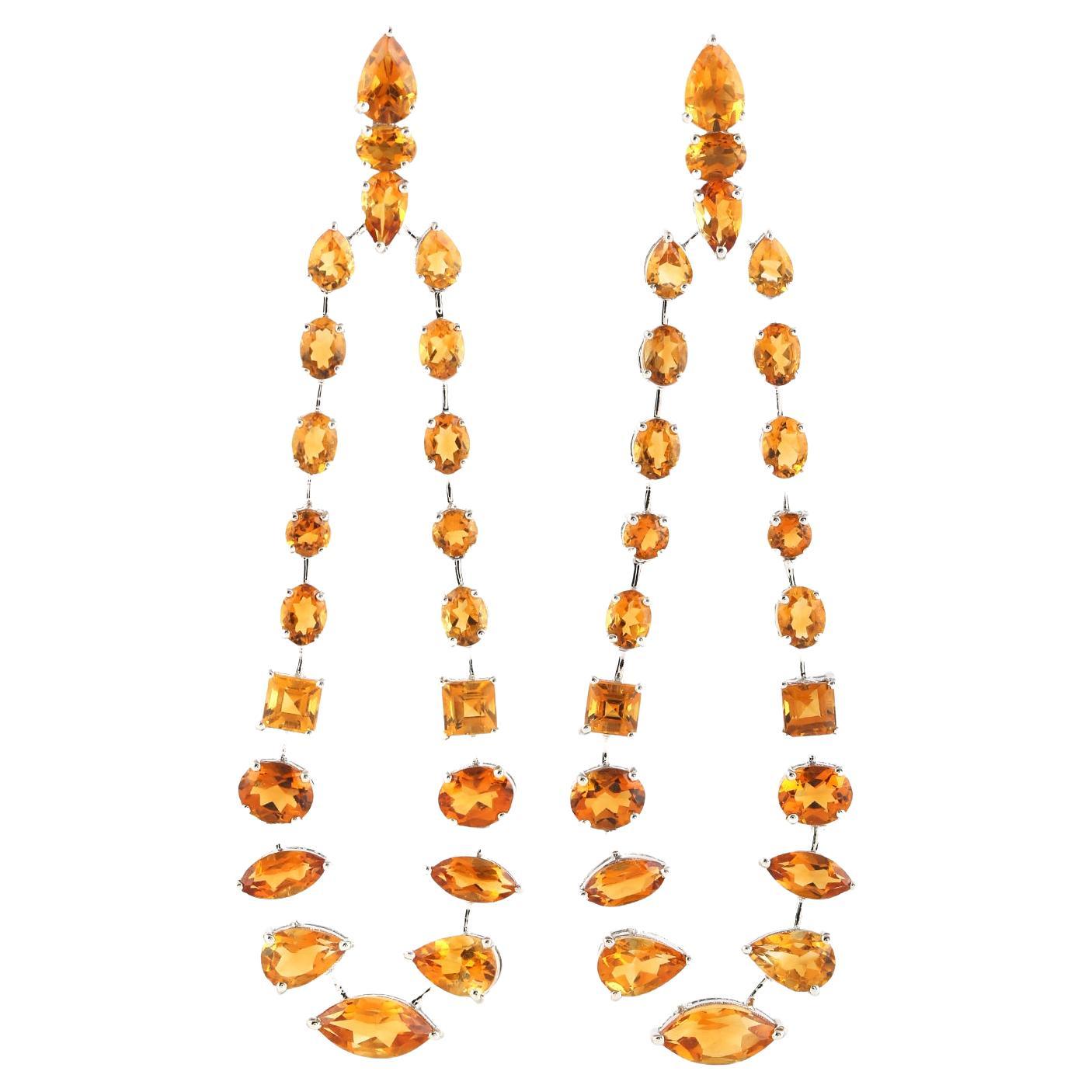 Boucles d'oreilles lustre en citrine de différentes formes en or blanc 18 carats