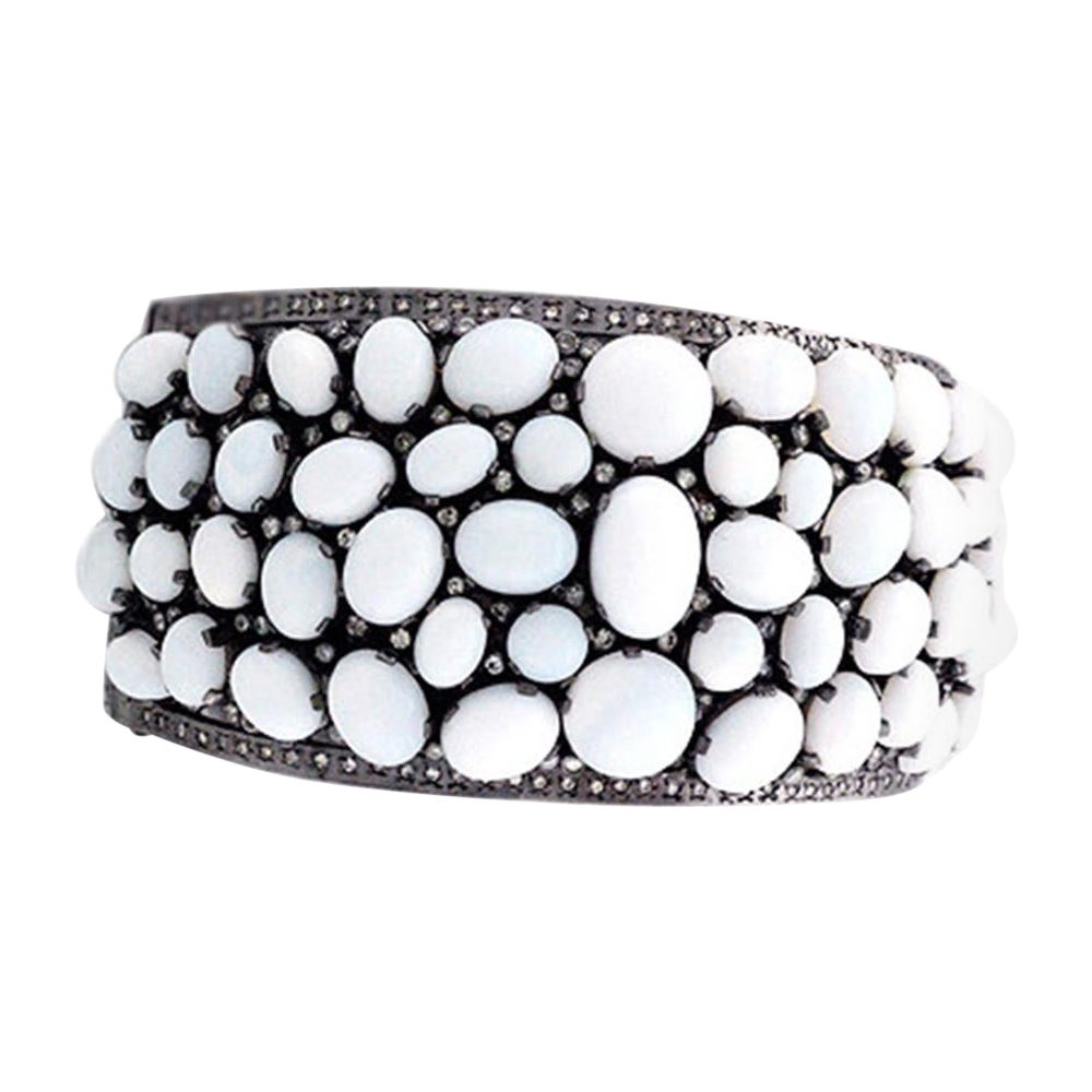 Brazalete de Ópalo en Rejilla de Diseño Multiforme con Diamantes