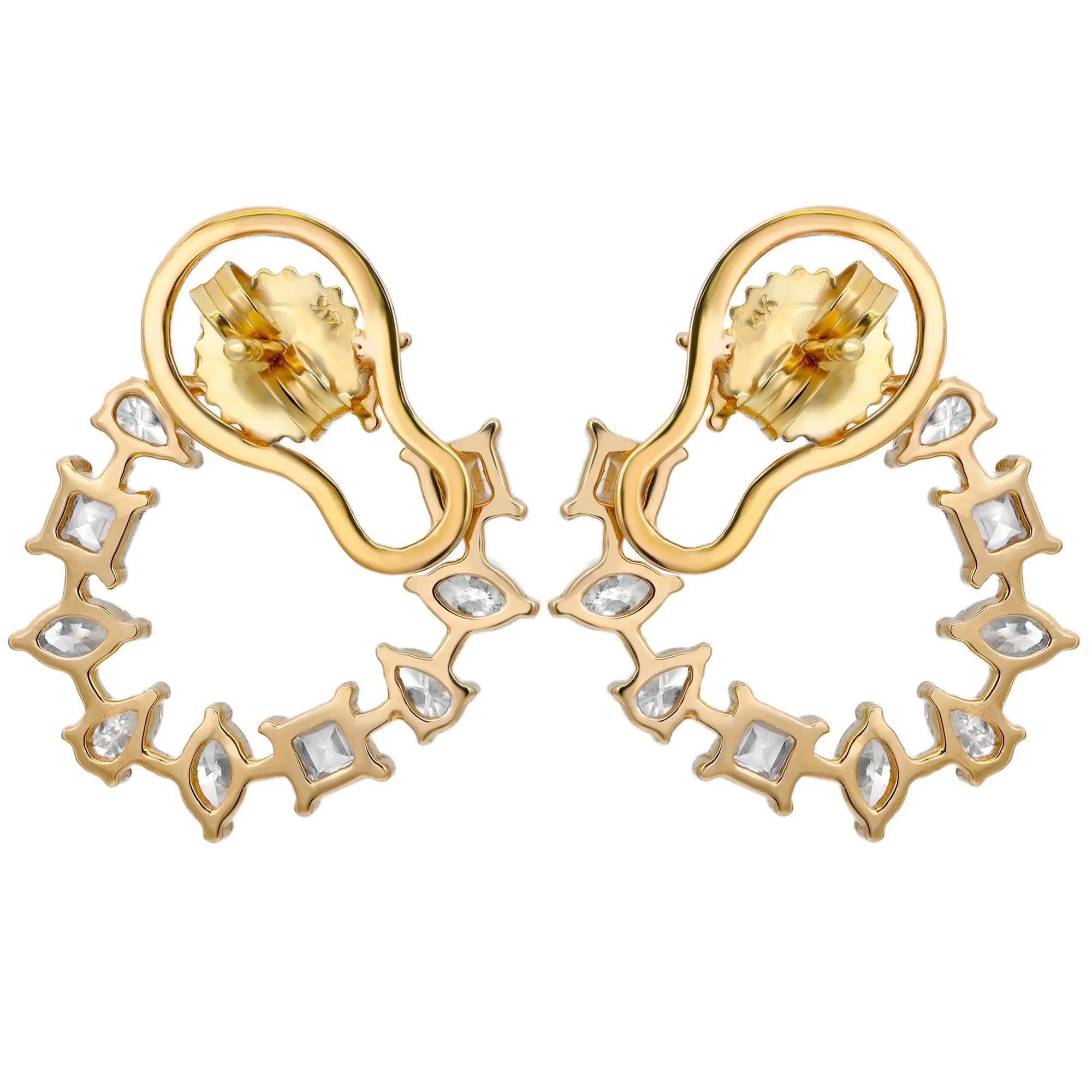 Moderne Boucles d'oreilles en or jaune 14K avec diamants multiformes 3.02Cttw en vente