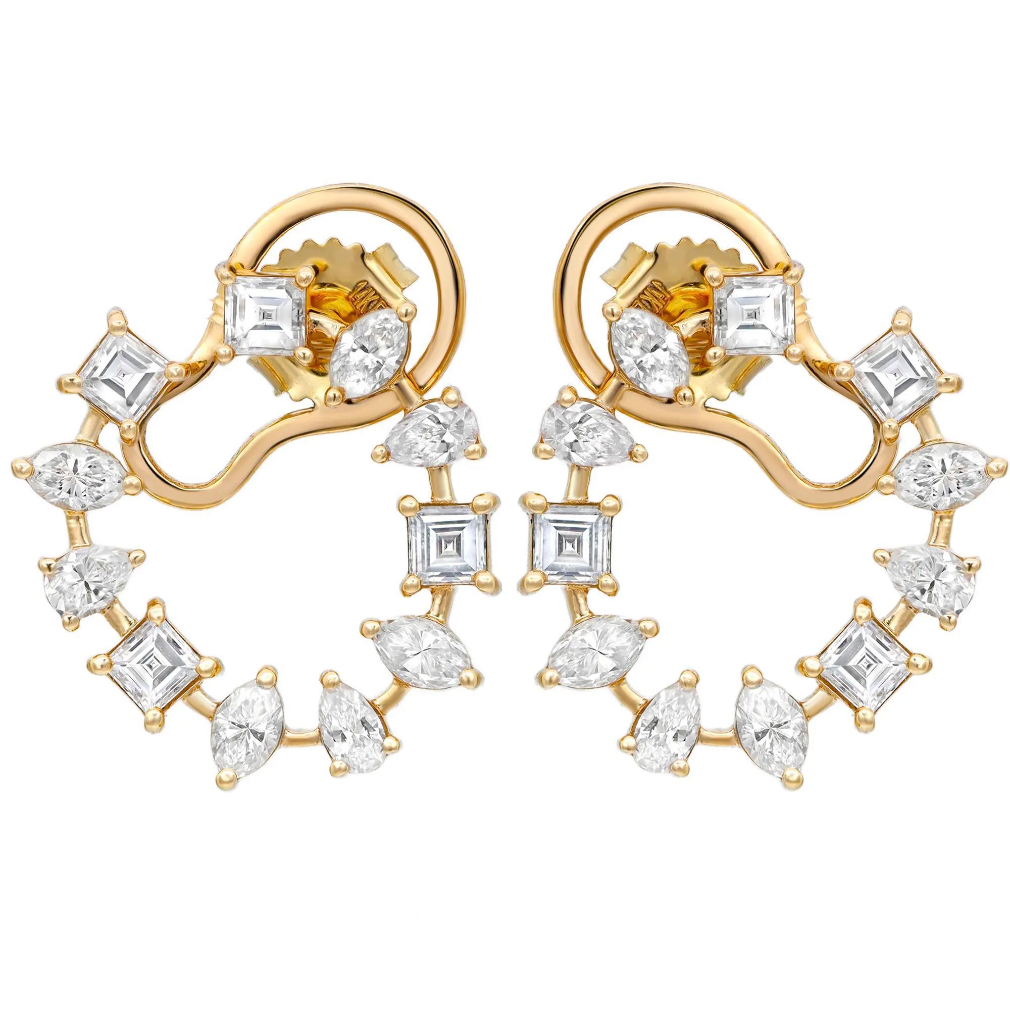 Taille princesse Boucles d'oreilles en or jaune 14K avec diamants multiformes 3.02Cttw en vente