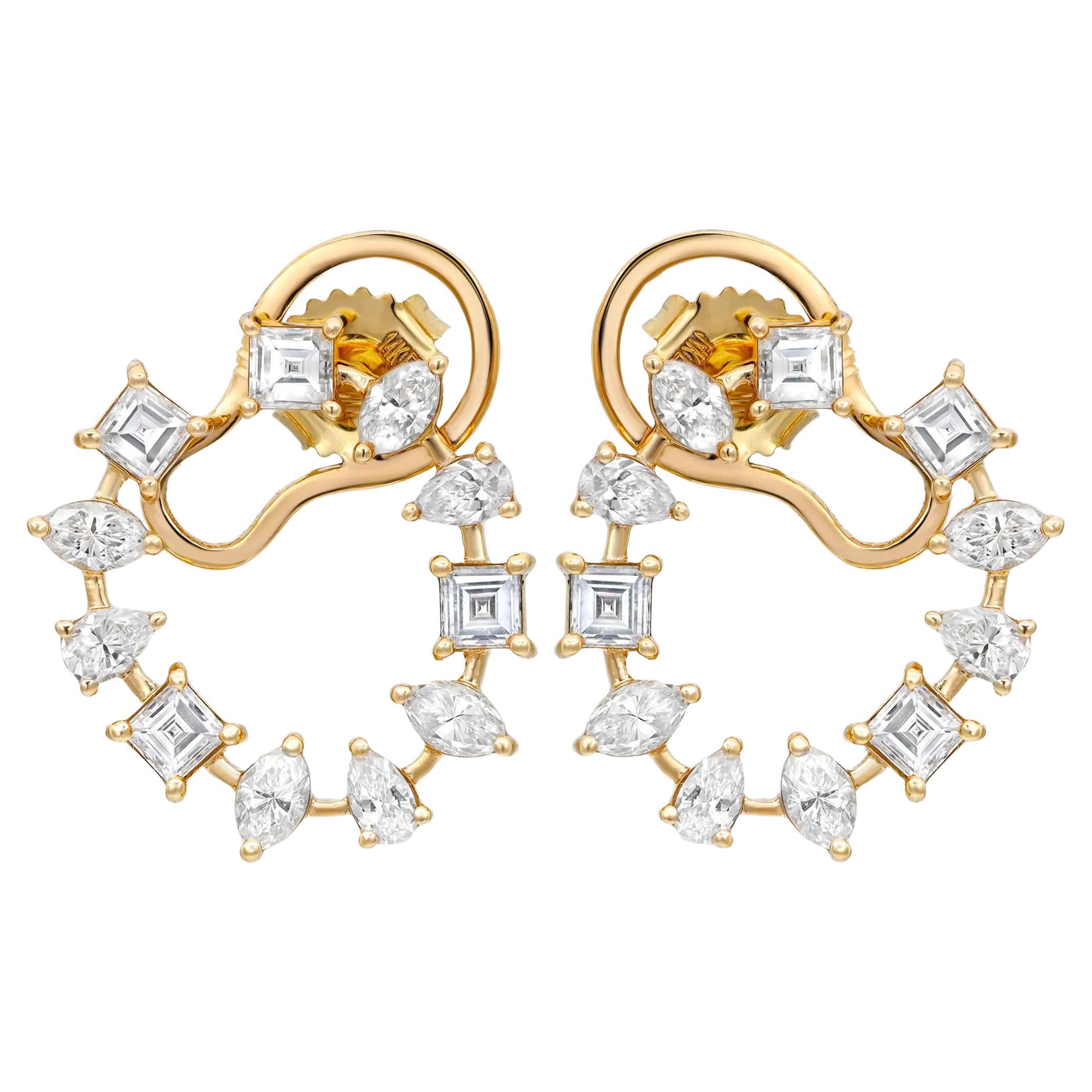 Boucles d'oreilles en or jaune 14K avec diamants multiformes 3.02Cttw en vente