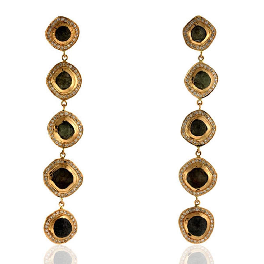 Boucles d'oreilles pendantes en or jaune 18k avec diamants bruts de forme organique Neuf - En vente à New York, NY