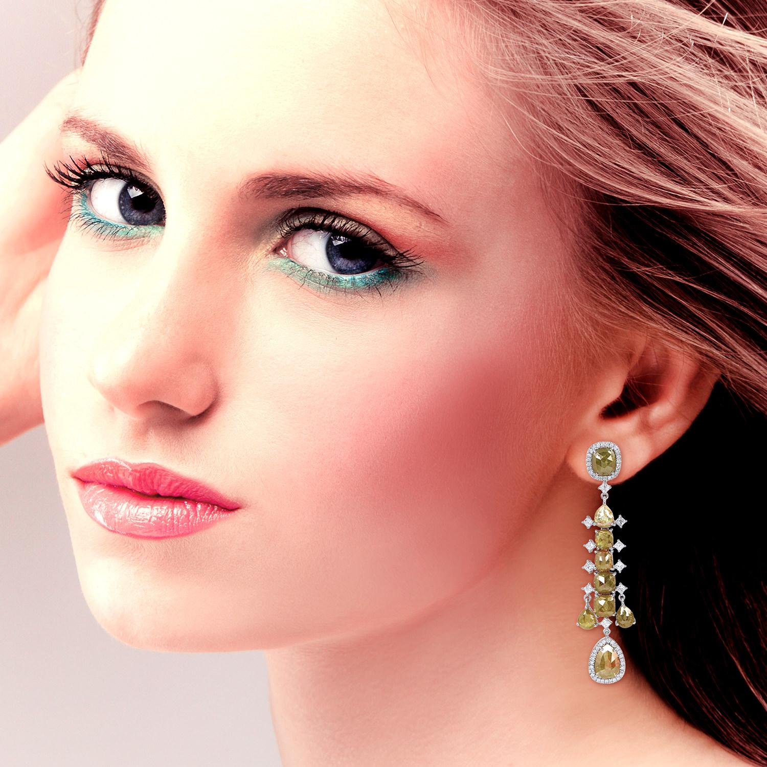 18K:11.54g,
Diamond:18.69ct,,,
Dimensioni: 66X12MM