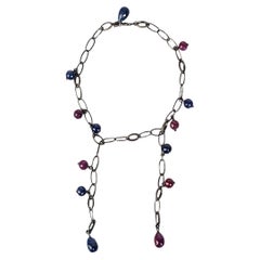 Chaîne collier en perles de rubis et saphirs bleus multiformes avec diamants