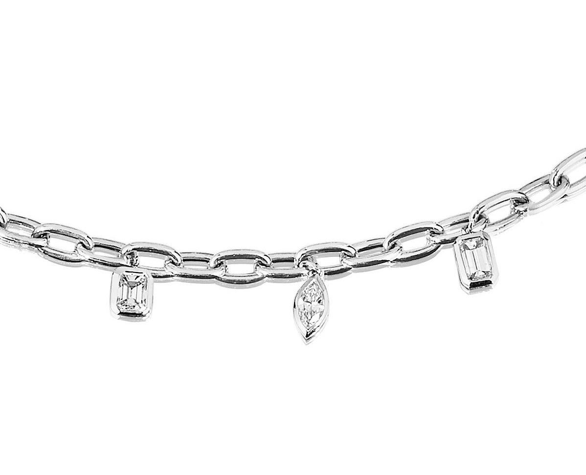 Bracelet solide à maillons serti de 7 diamants blancs multiformes sertis en lunette.
Idéal pour empiler avec une montre, un bracelet ou avec plusieurs de ces bracelets, comme indiqué.
1.64 Carats.
or blanc 18 carats.
Serrure à pinces de
