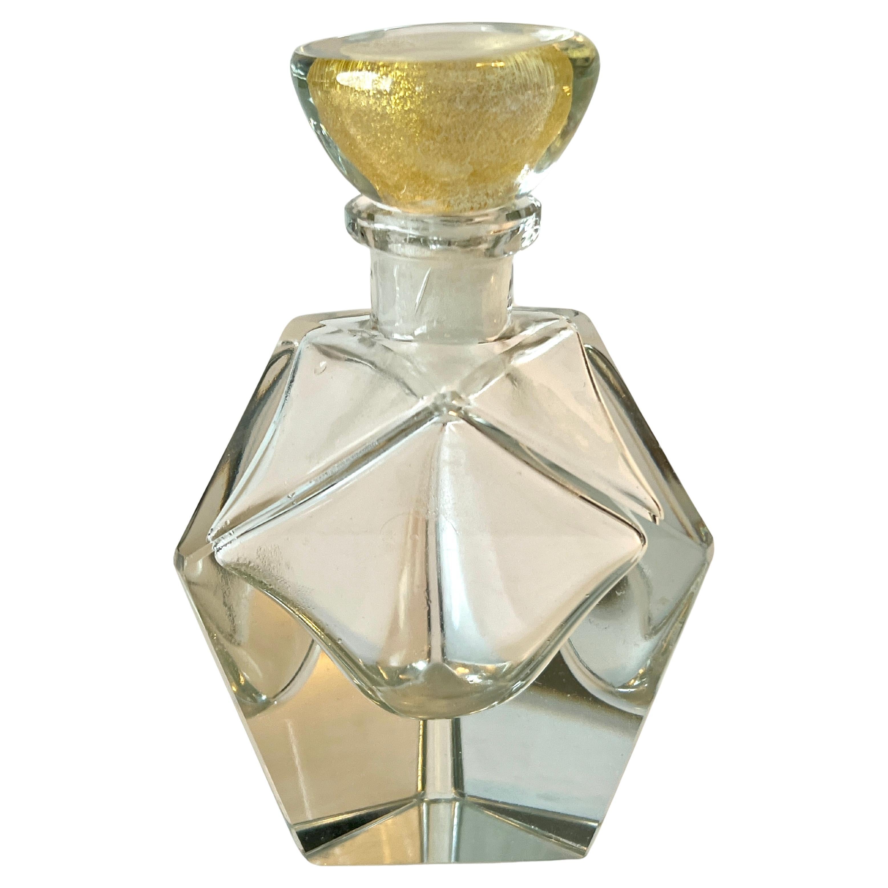 Flacon de parfum en cristal à plusieurs faces avec bouchon en feuille d'or