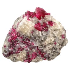Spinellkristall in Matrix, Mineralexemplar