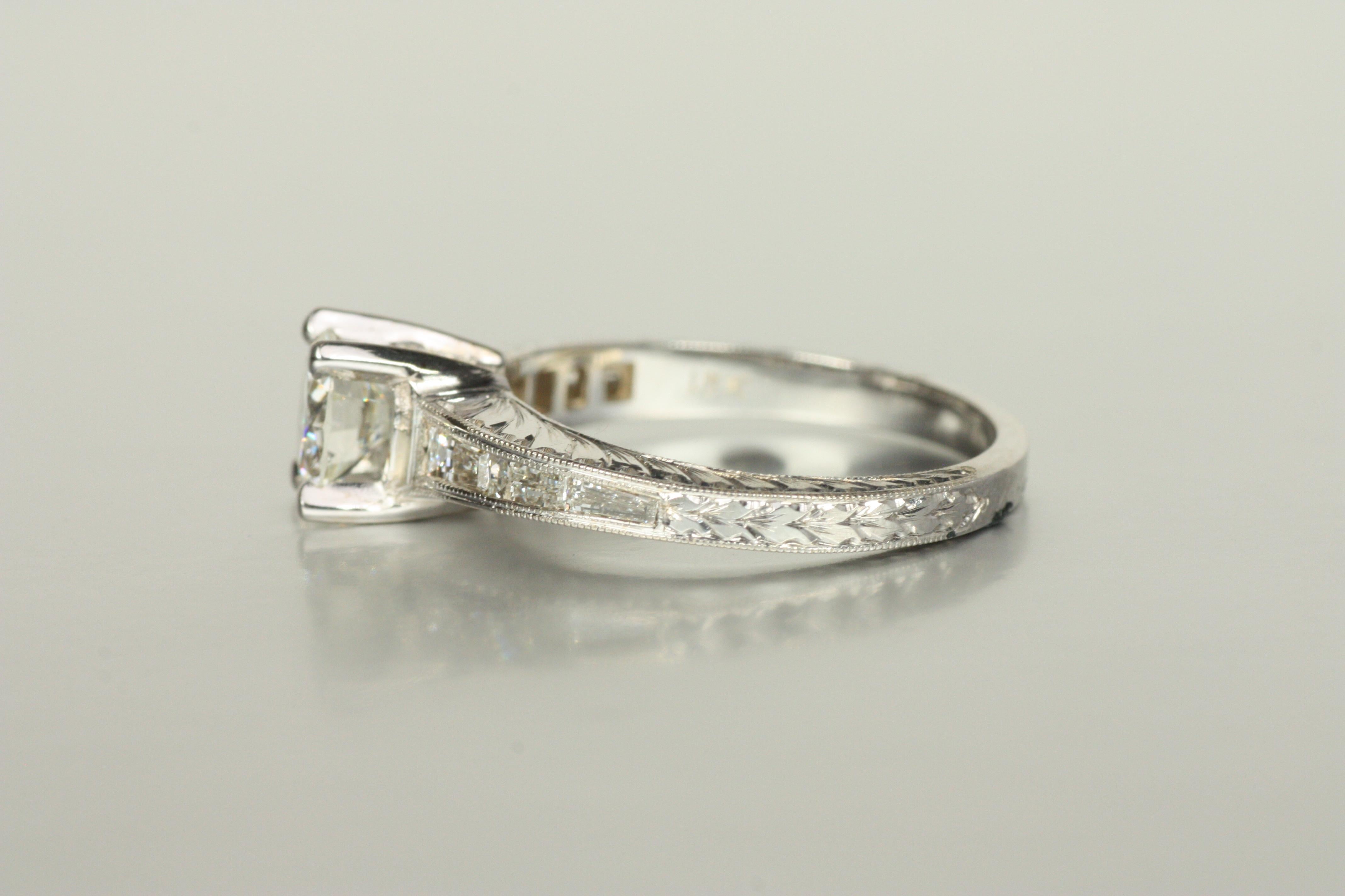 Mehrsteiniger Verlobungsring - 1,04ct runde & Baguette Diamanten 18K im Zustand „Neu“ im Angebot in Santa Monica, CA