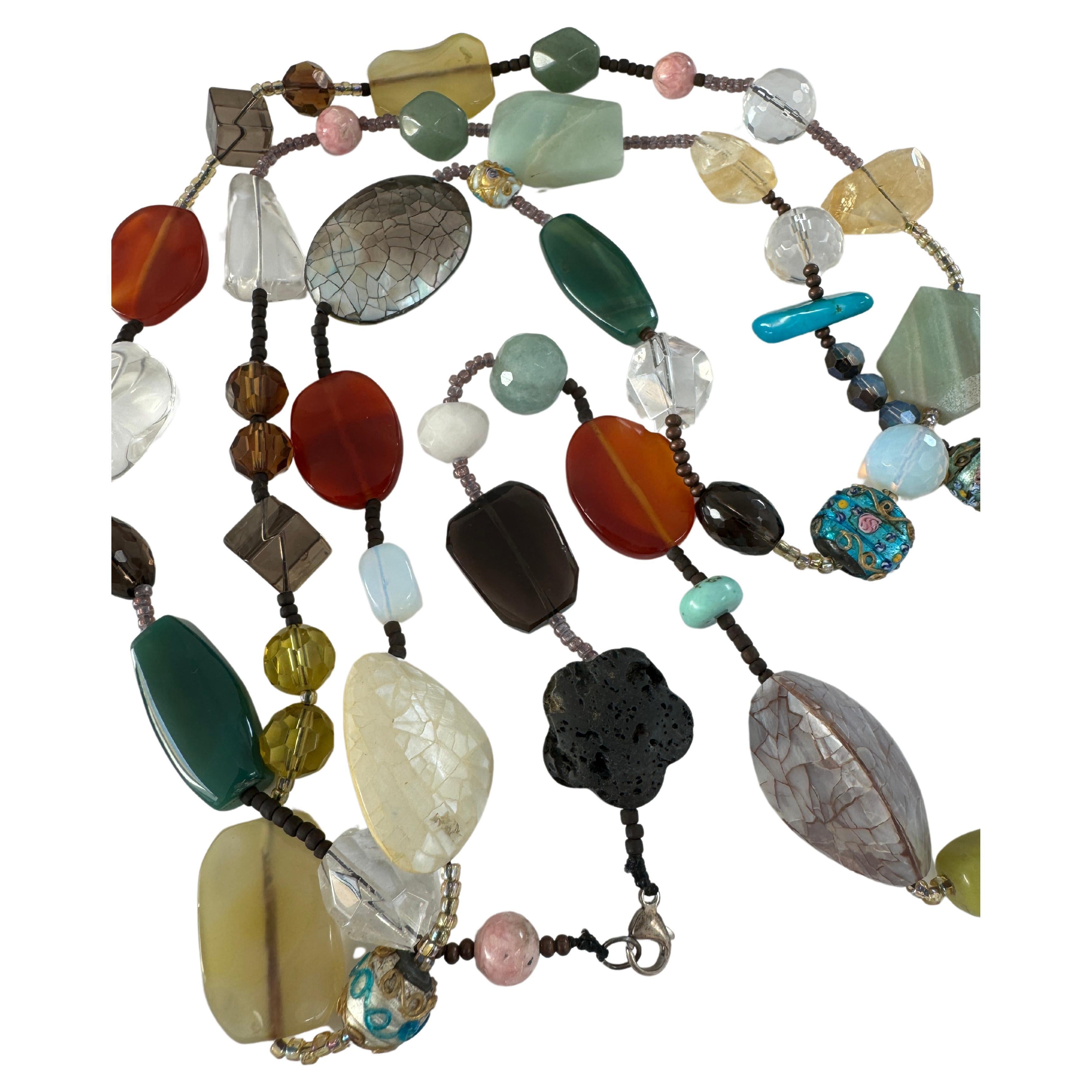 Collar de cristal veneciano Multi Stone 
Collar largo de piedras y cuentas, hecho a mano, único en su especie, de aproximadamente 54