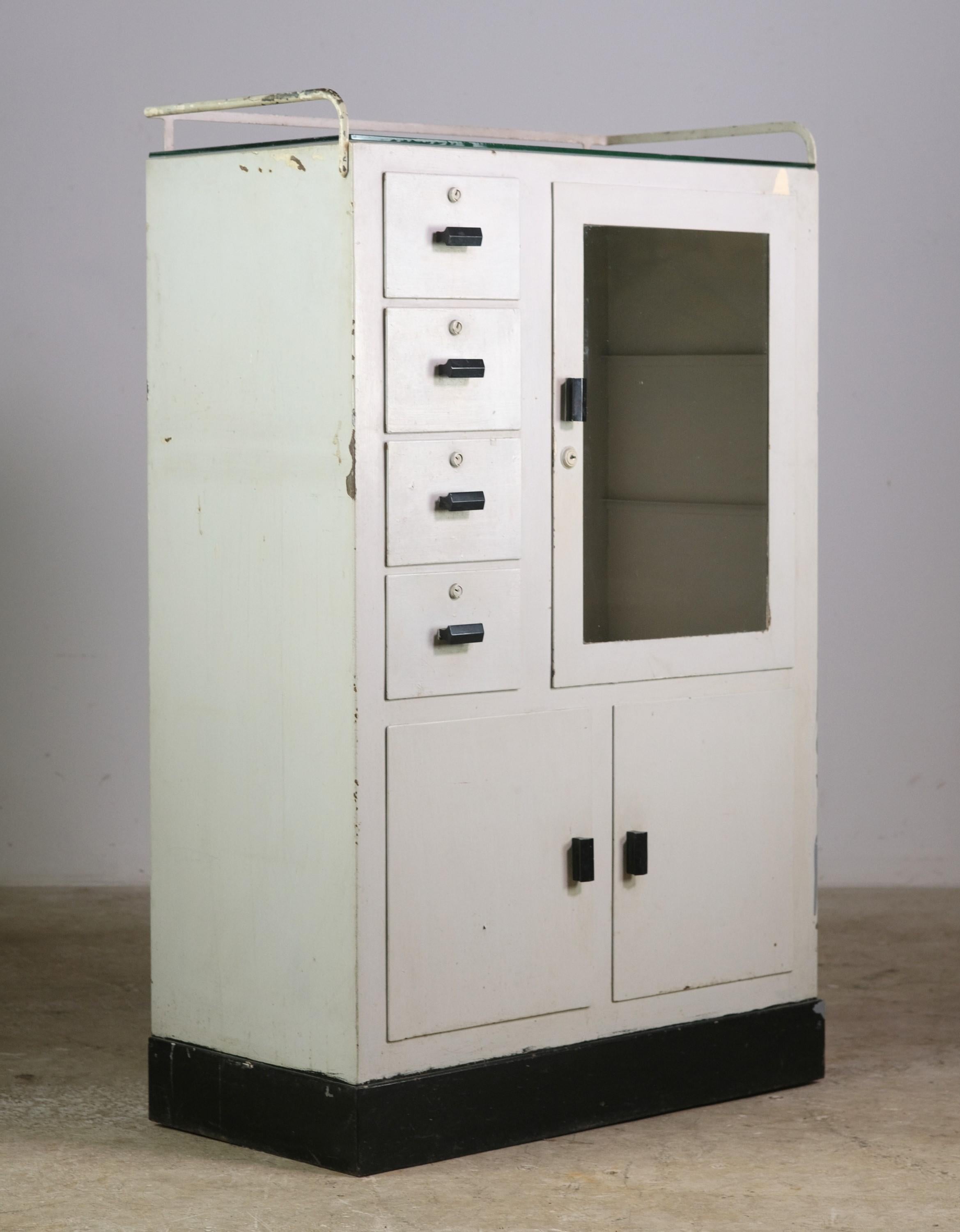 Multi-Storage Art Deco Steel Medical Cabinet Painted White w/ Orig, Black Pulls In Good Condition In New York, NY