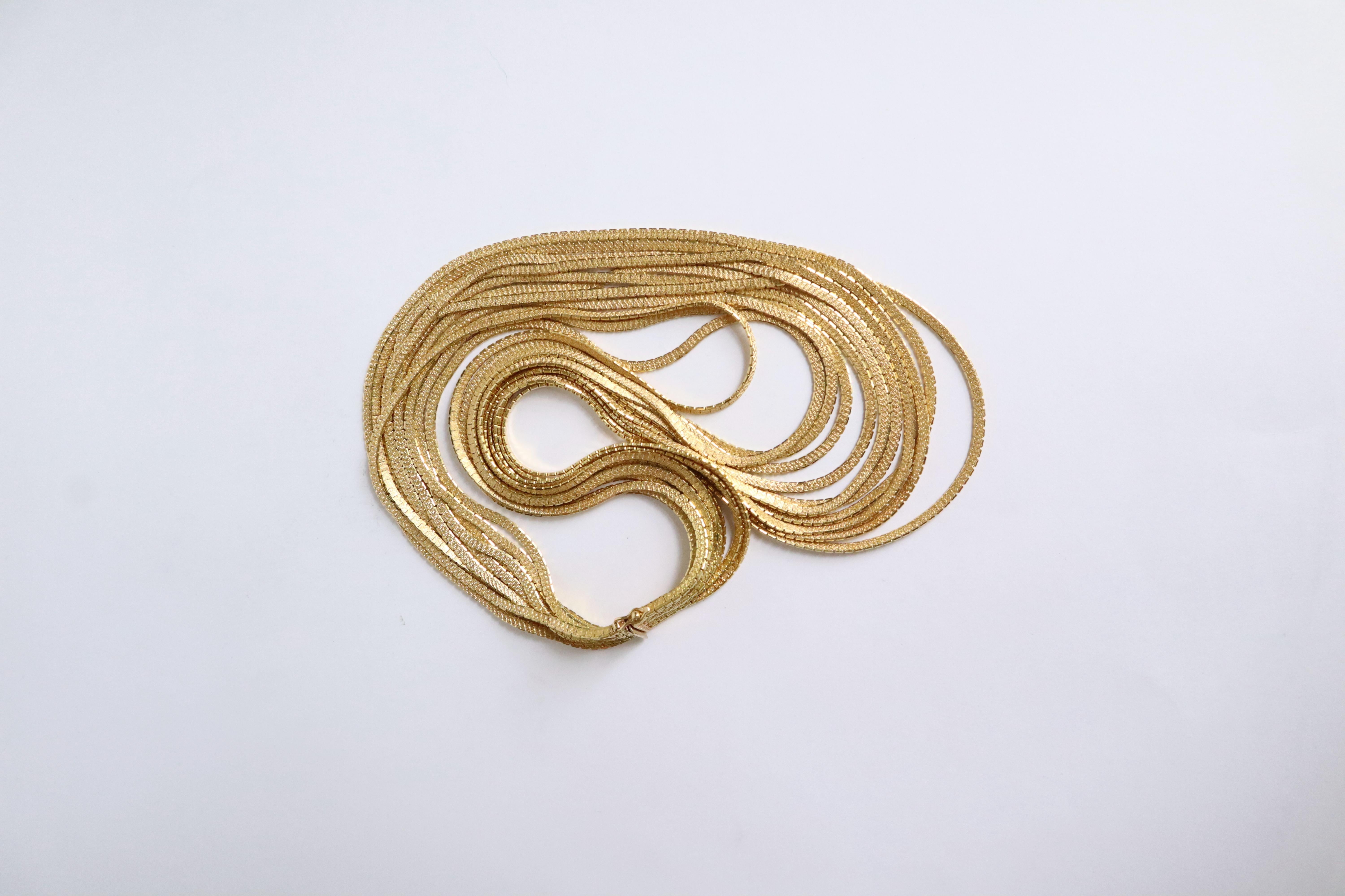 Mehrreihige Halskette aus 18 Karat Gelbgold mit Scharnier aus 11 Satin-Drahten im Angebot 1