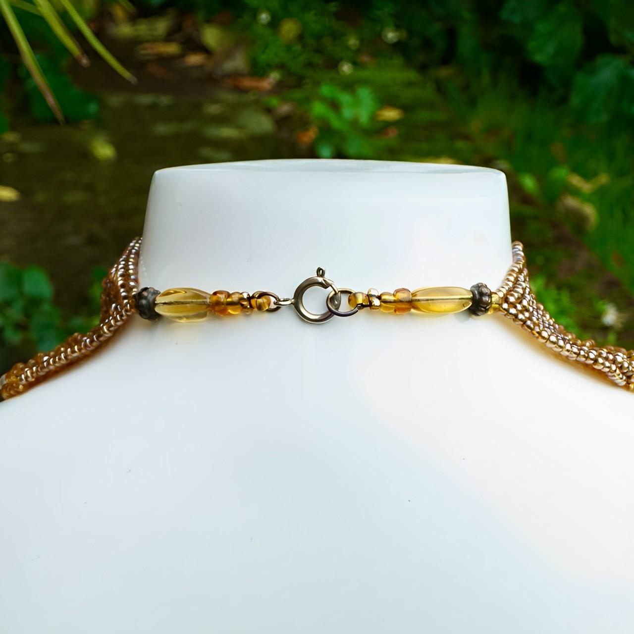 Collier de perles en verre ambré à plusieurs rangs avec décoration en perles Pour femmes en vente
