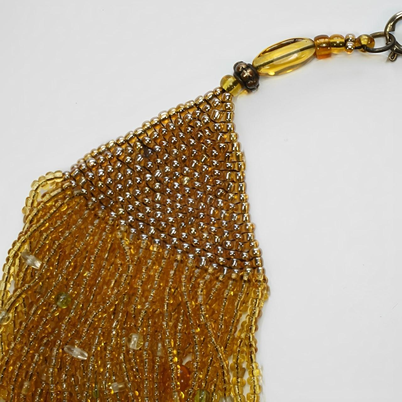 Collier de perles en verre ambré à plusieurs rangs avec décoration en perles en vente 2