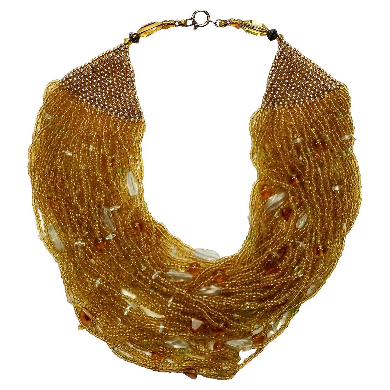 Collana di perle di vetro ambrato a più fili con decorazione di perline