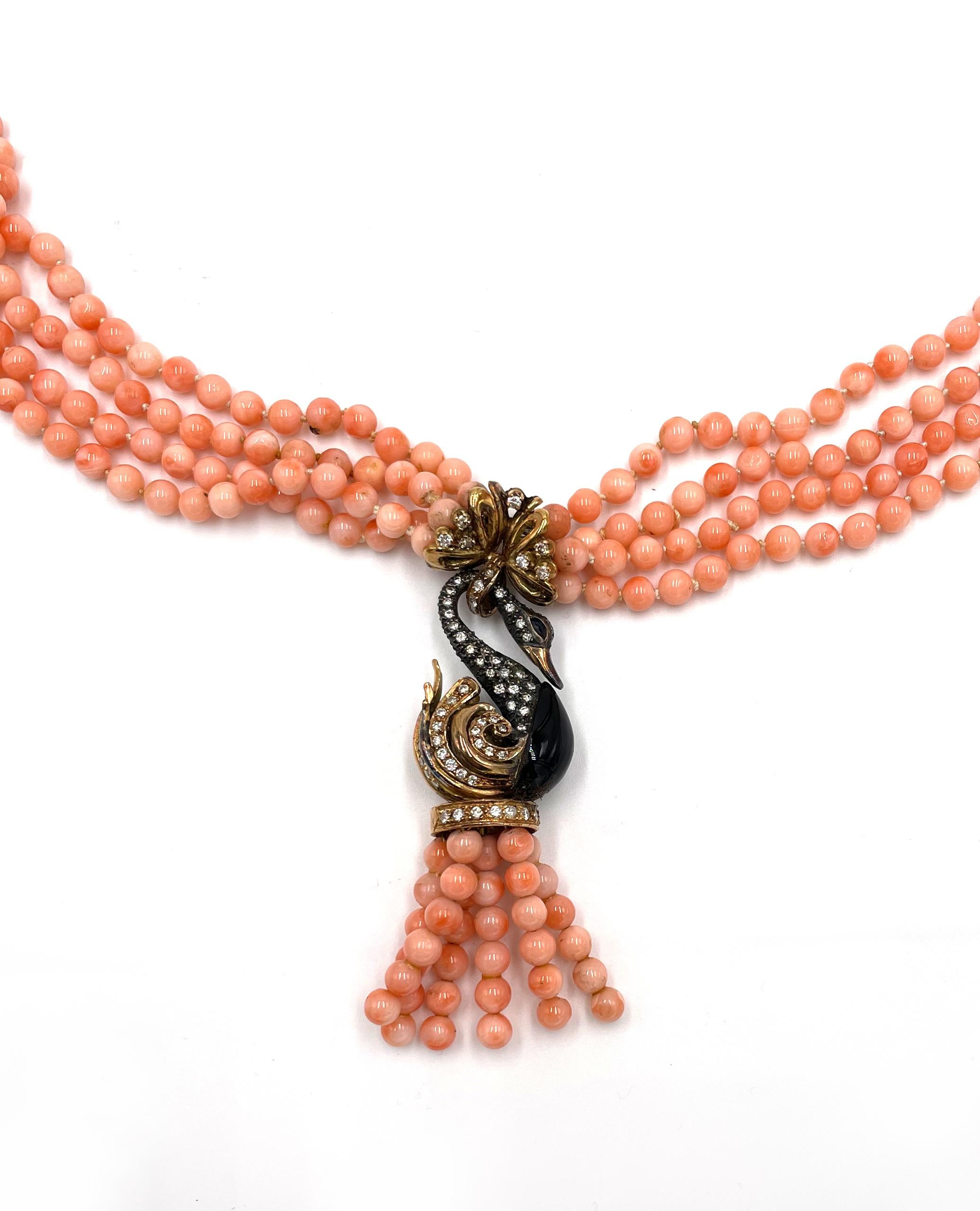 Perle Collier de perles corail ange à plusieurs rangs avec pampille en forme de cygne en vente