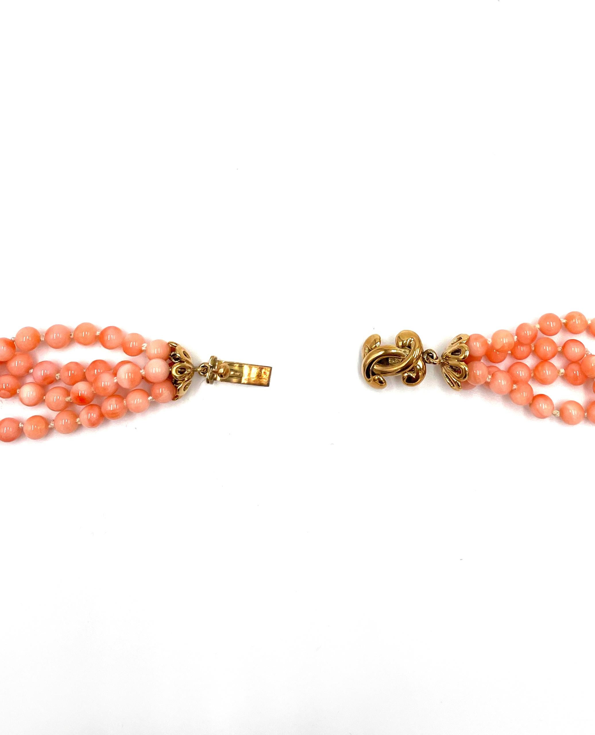 Collier de perles corail ange à plusieurs rangs avec pampille en forme de cygne Pour femmes en vente