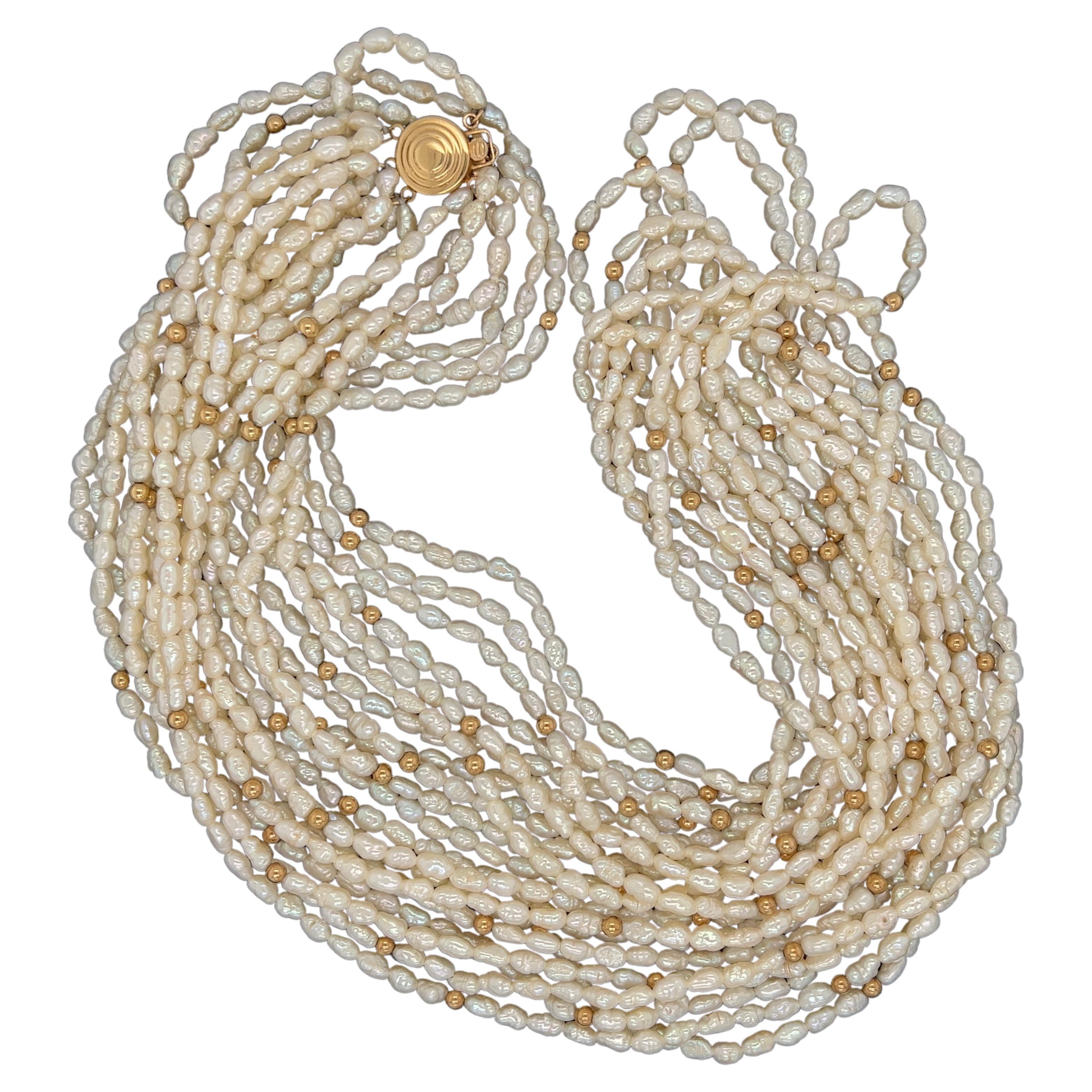Mehrstrangige Halskette aus Barockperlen und Goldperlen im Angebot