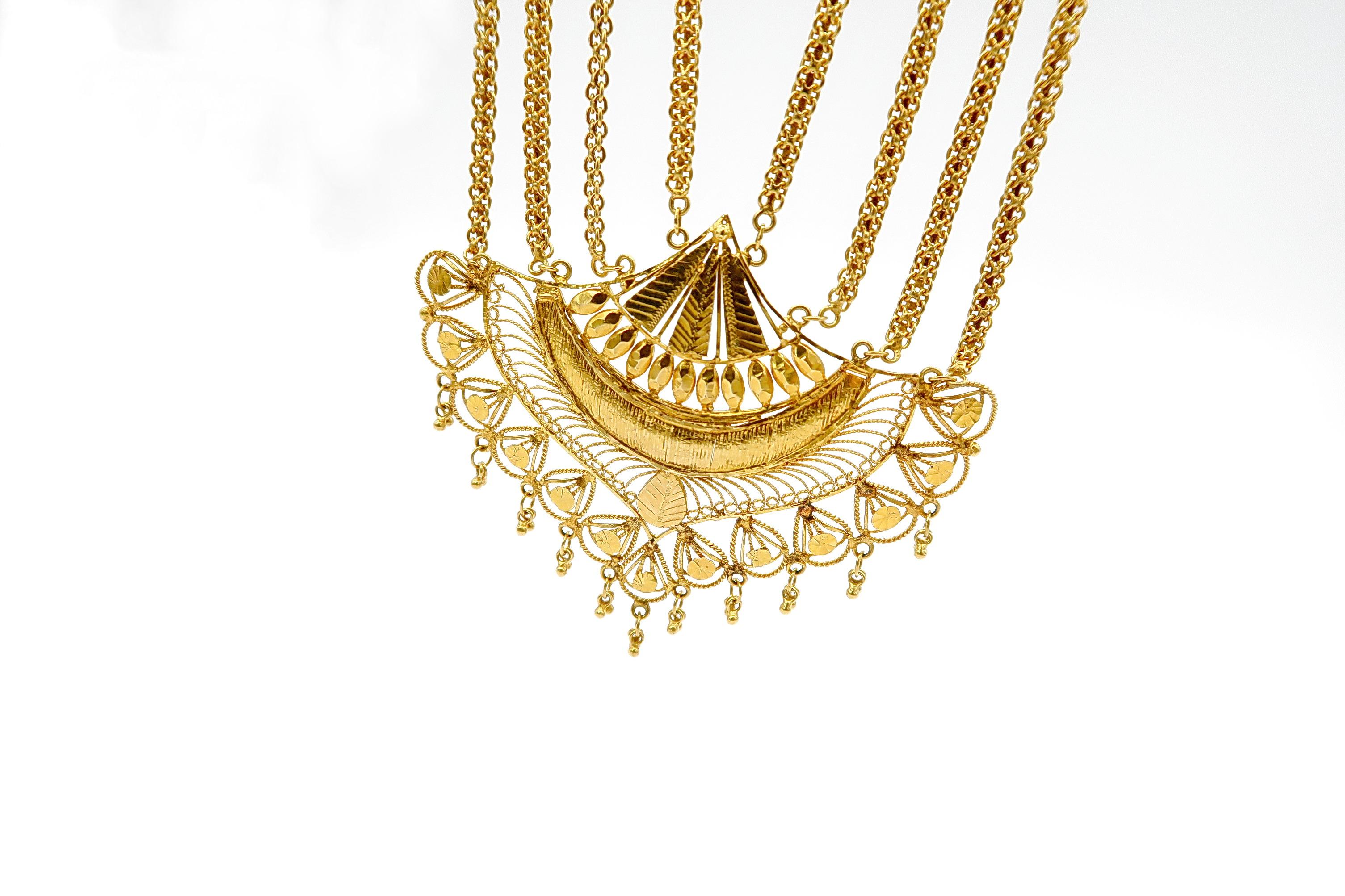 Faceted Engraved 22K Gold pieces meticulously linked together with chains of multiple lengths into this princess-length layered chandelier necklace.

Gold: 22K Gold, approx. 30 g

The necklace comes with a gift box.