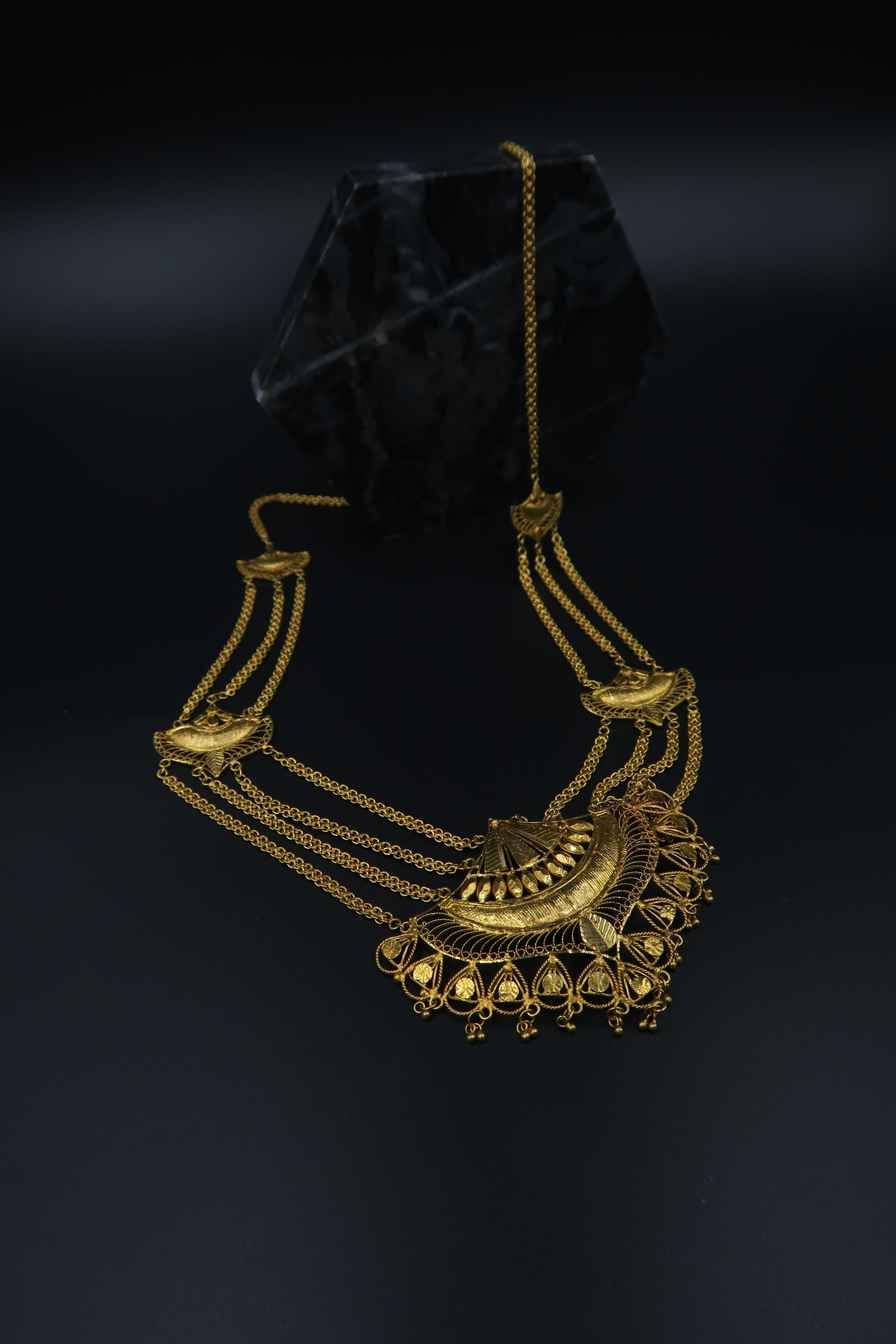 simple 22k gold necklace