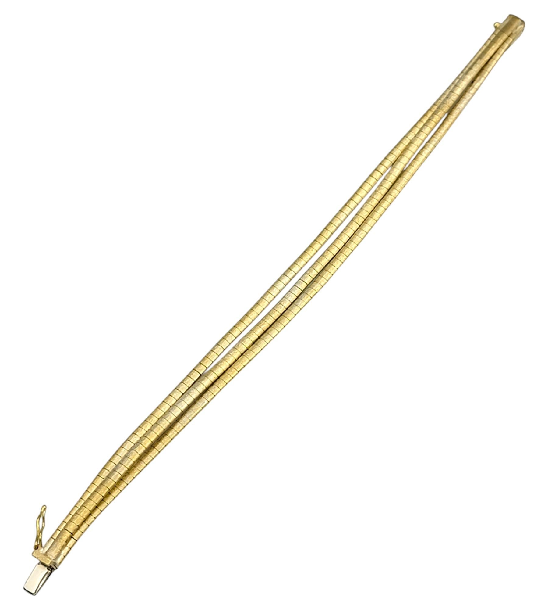 Bracelet à maillons carrés Omega brossé en or jaune 18 carats à plusieurs rangs en vente 2