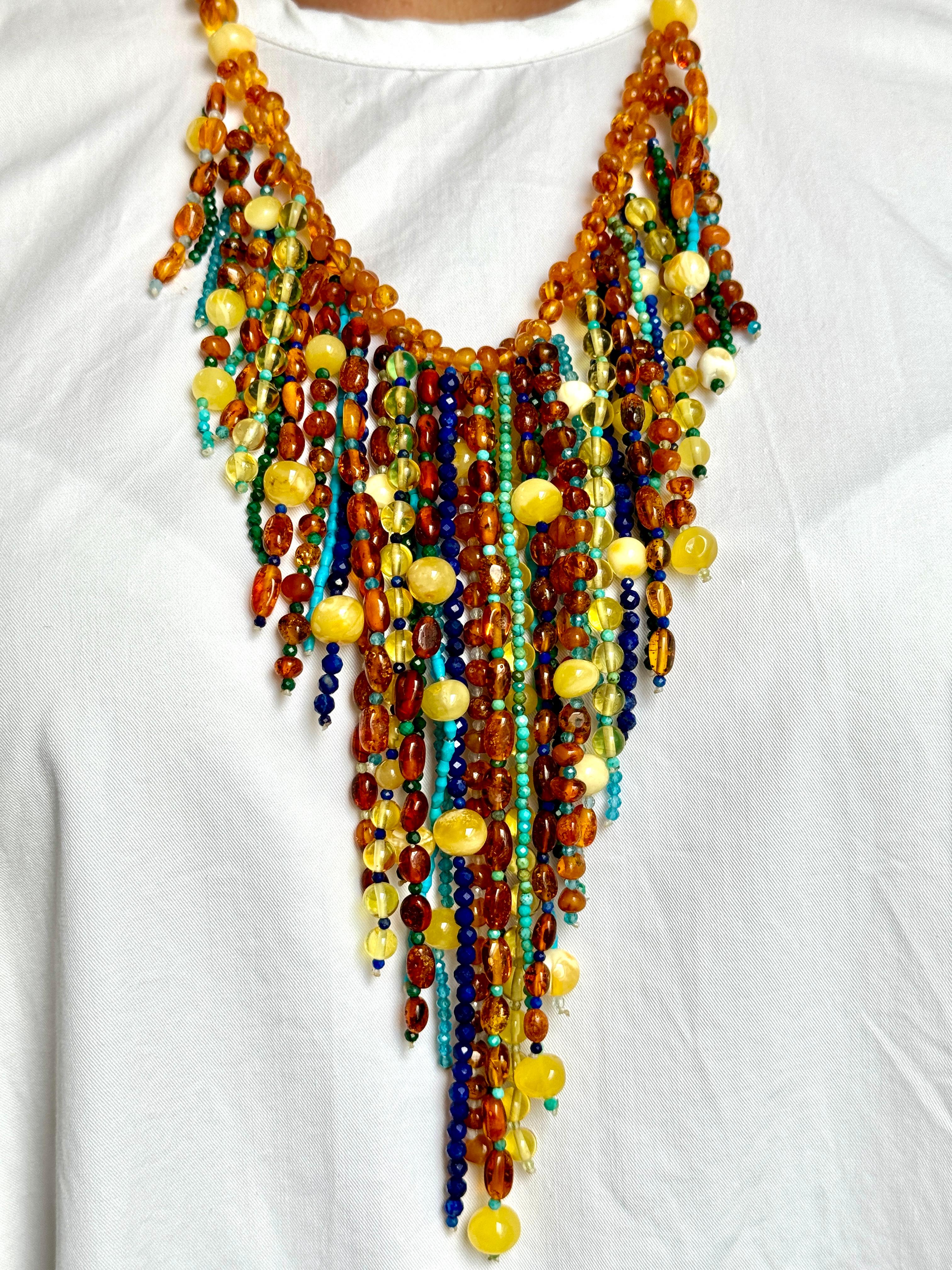 Collana a più fili in stile Cleopatra con ambra, turchese e lapislazzuli in vendita 1