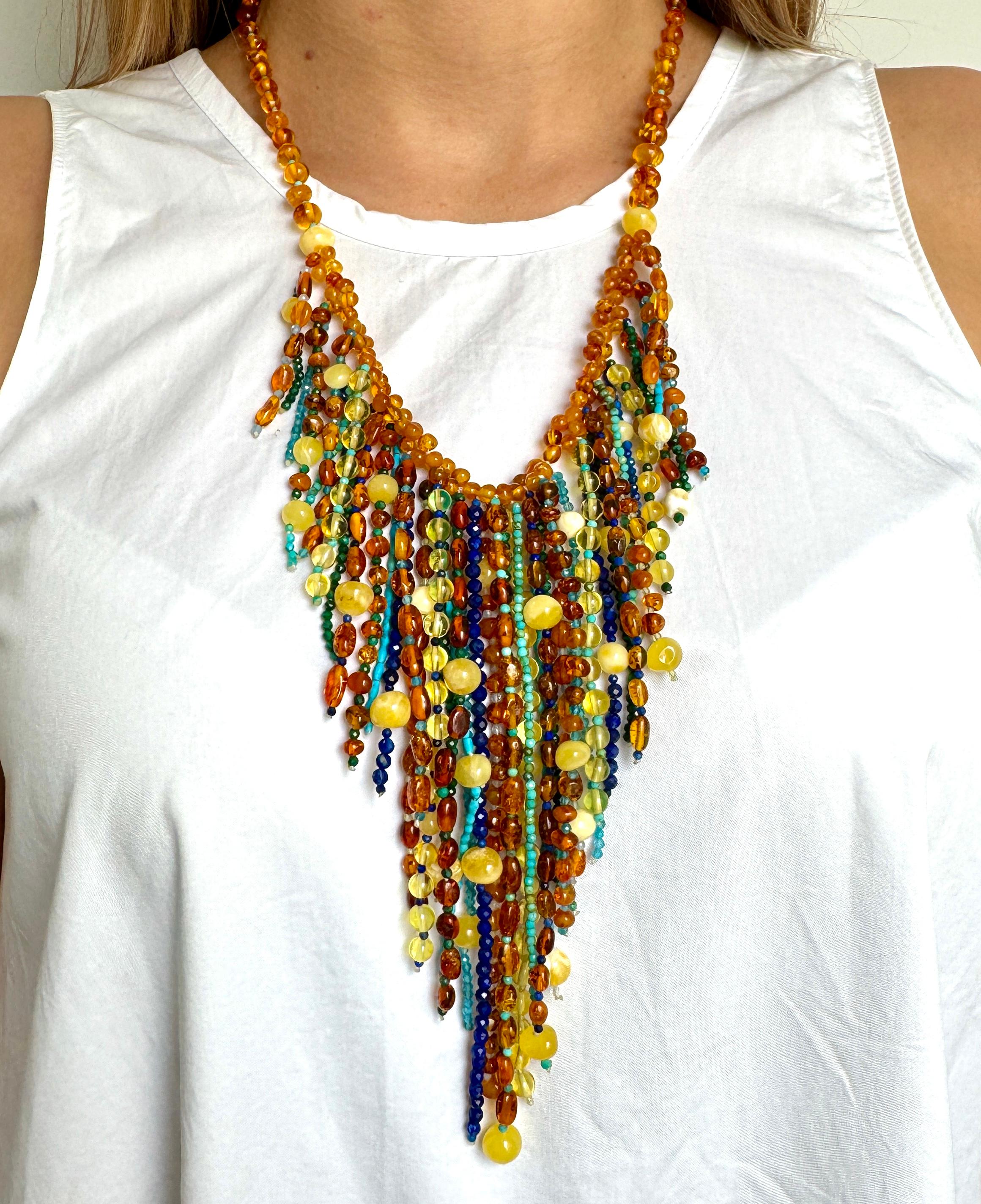 Collana a più fili in stile Cleopatra con ambra, turchese e lapislazzuli in vendita 2