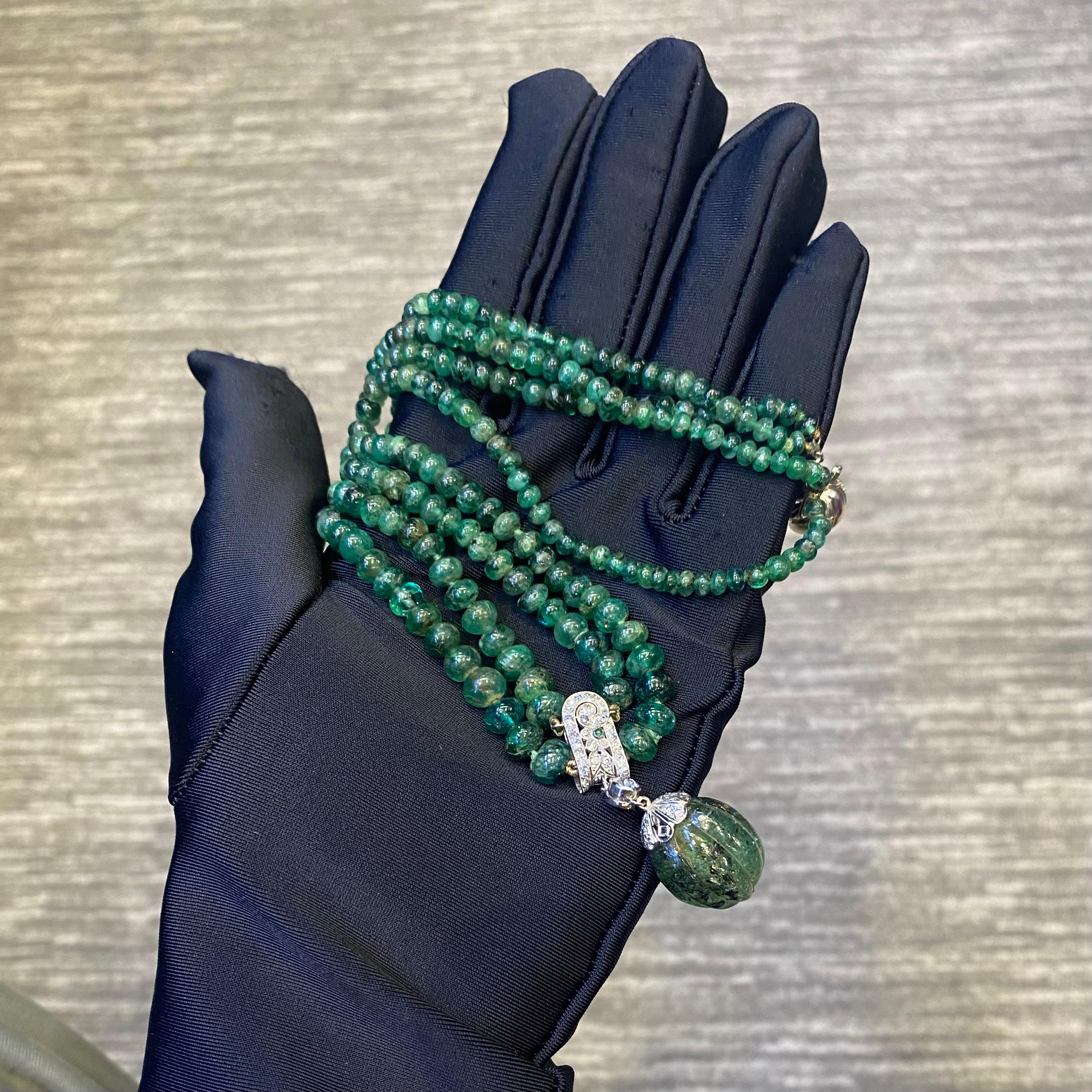 Perle Collier de perles d'émeraude multibrins en vente