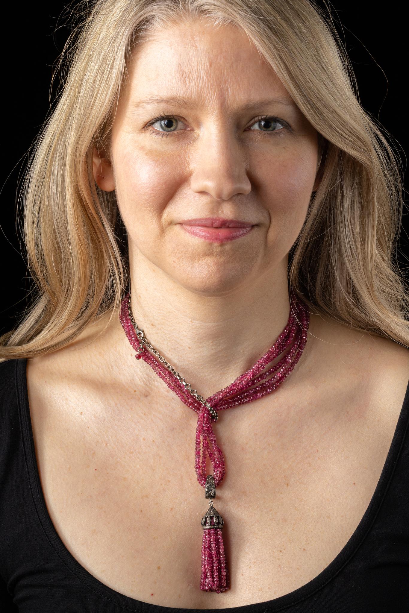 Mehrreihige facettierte burmesische Perlenkette aus rosa Rubin und Pave` Diamanten mit Perlen im Angebot 3