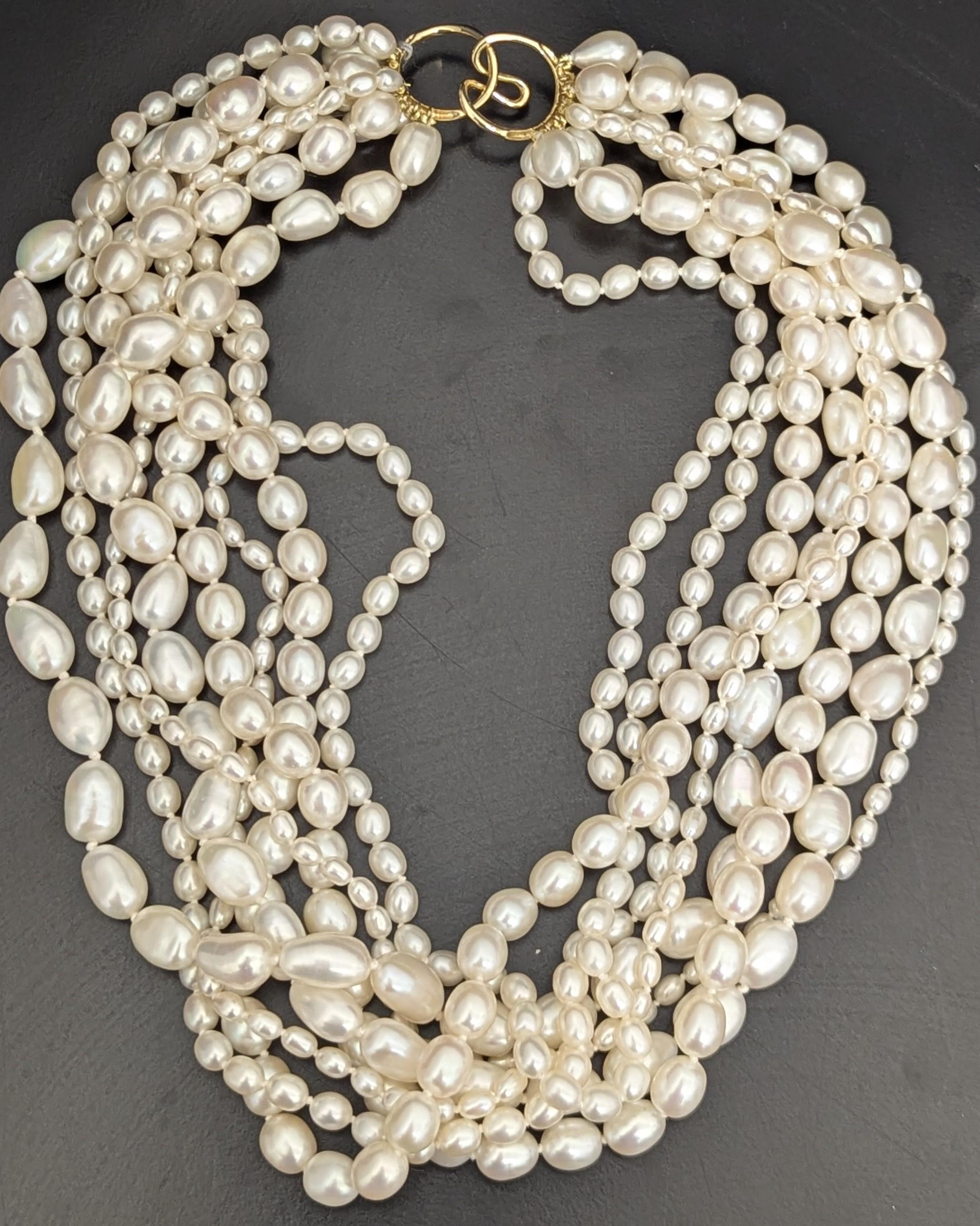 Perlina Collana a più fili di perle d'acqua dolce Torsade con perline in oro giallo 14K in vendita