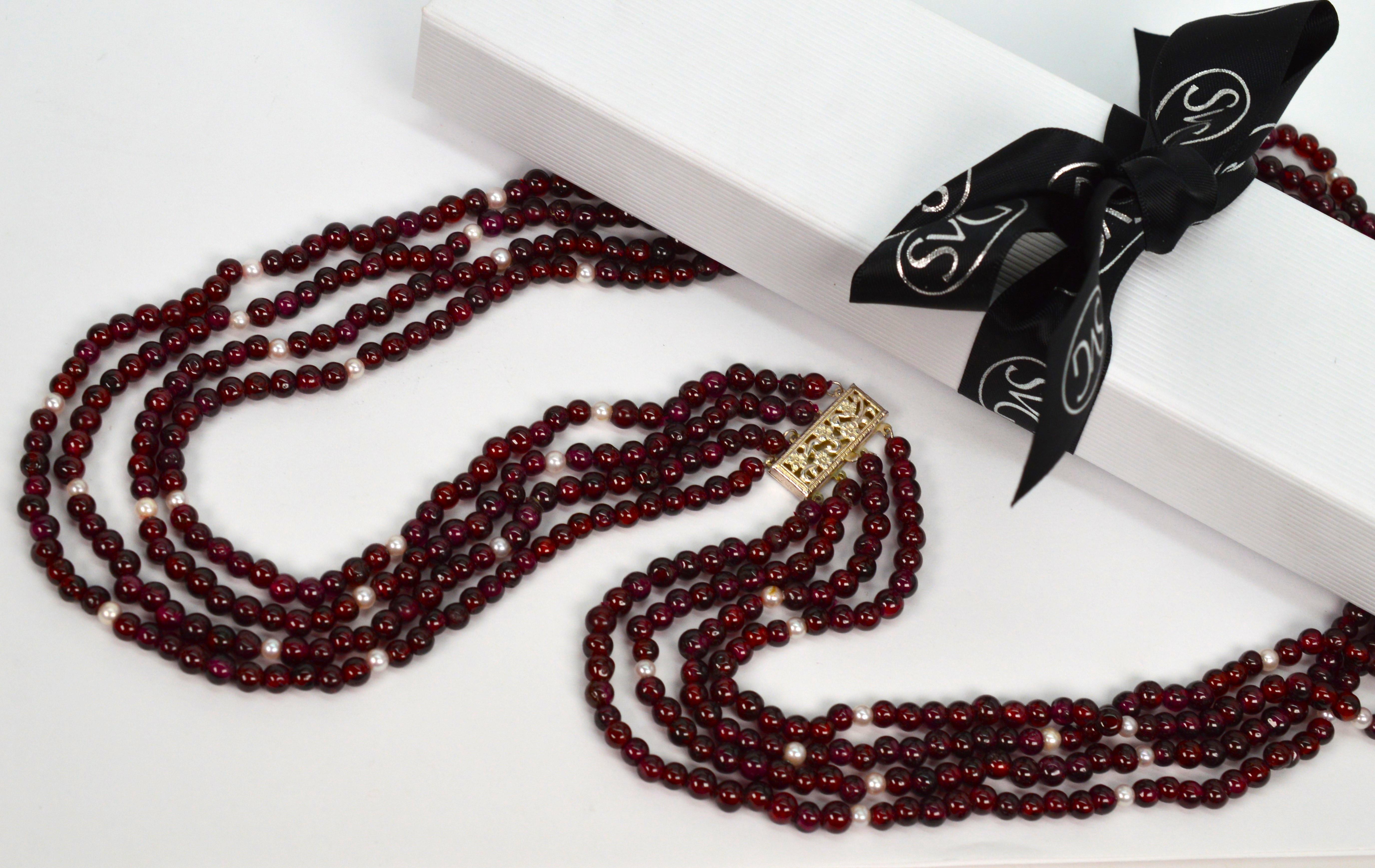 Collier multi-brins en grenat avec accents en perles et fermoir en filigrane en argent en vente 5