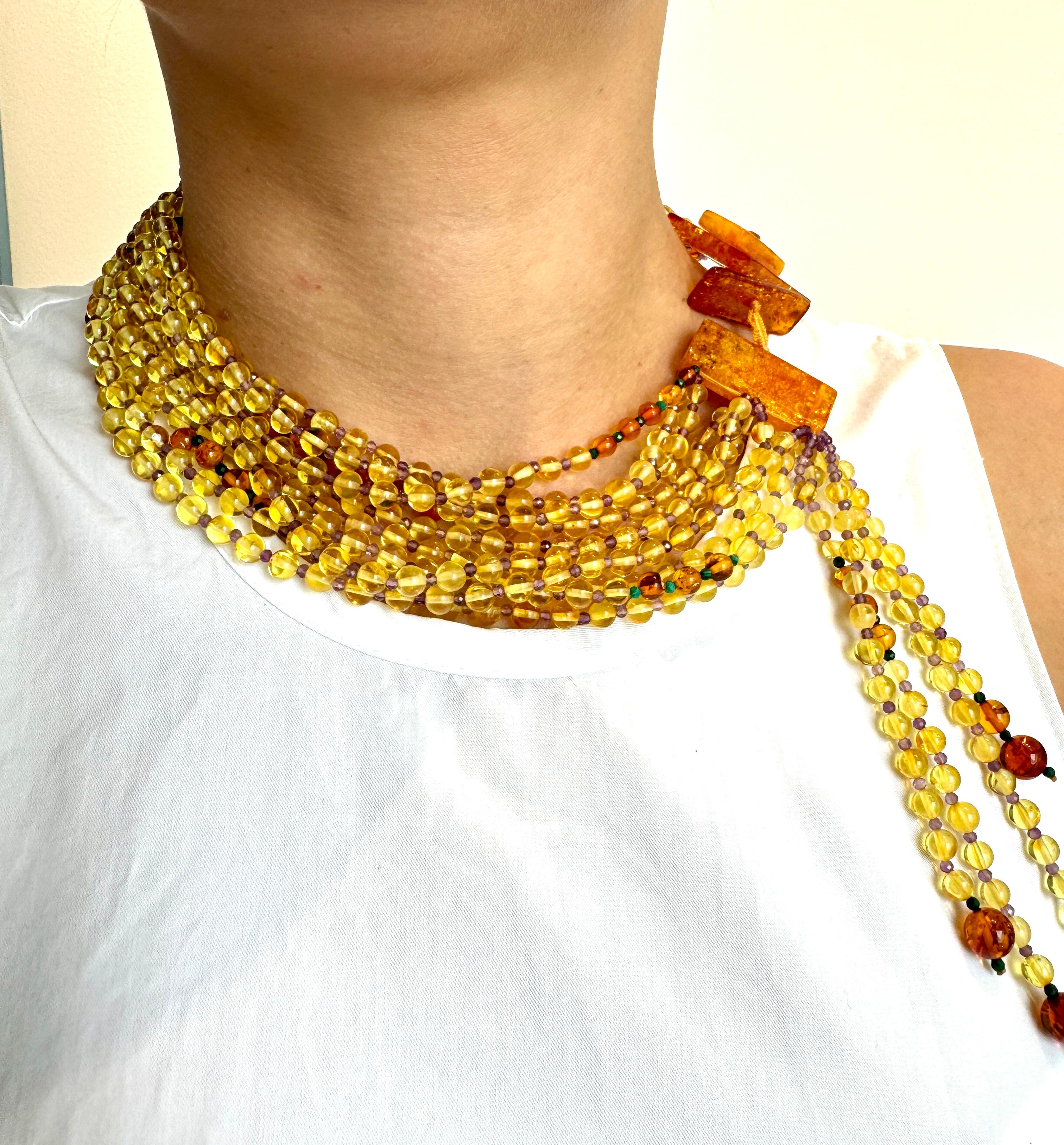 Collana a più fili di ambra dorata, ametista e malachite In condizioni Nuovo in vendita a Lake Worth, FL