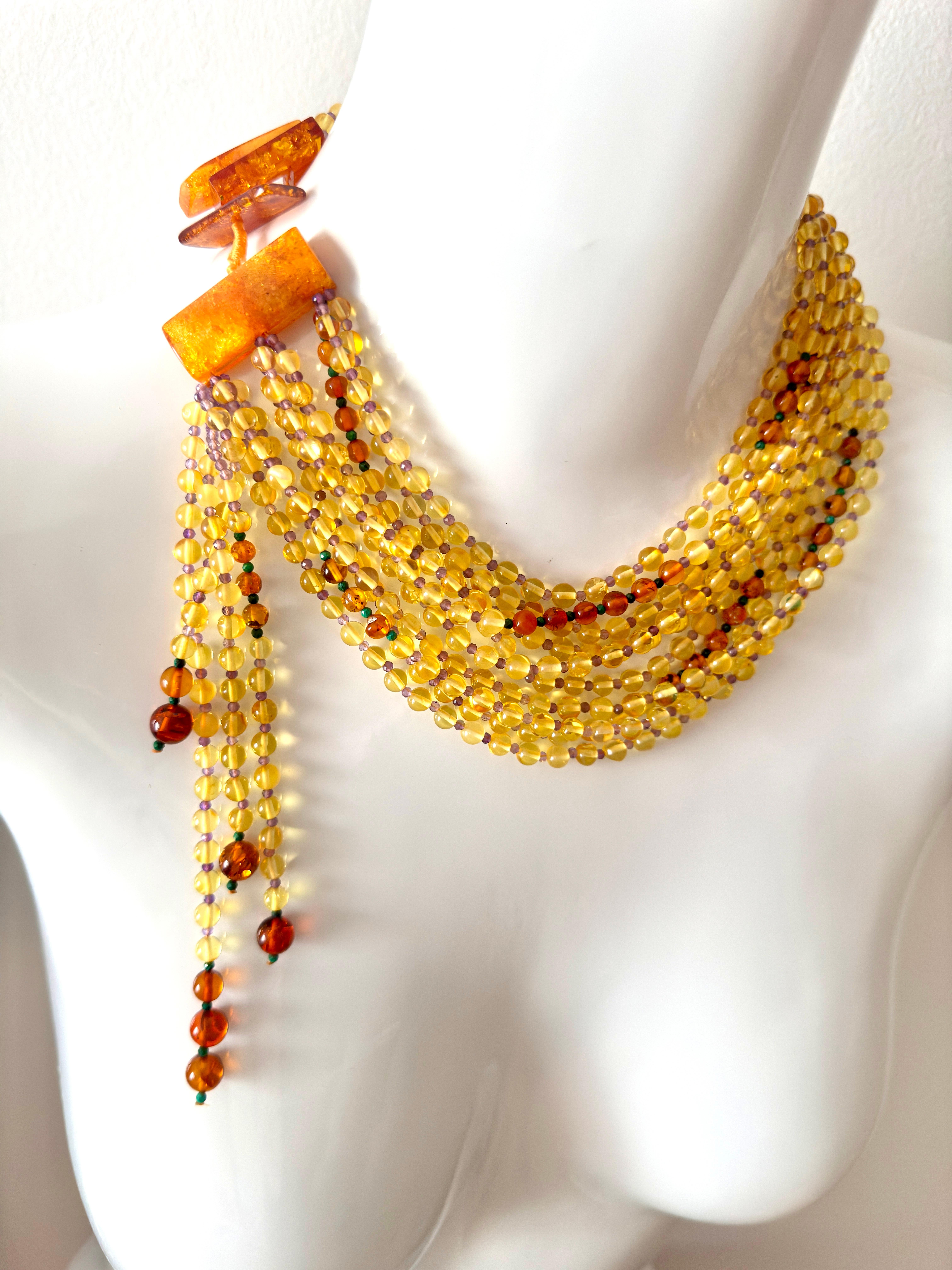 Collana a più fili di ambra dorata, ametista e malachite in vendita 3
