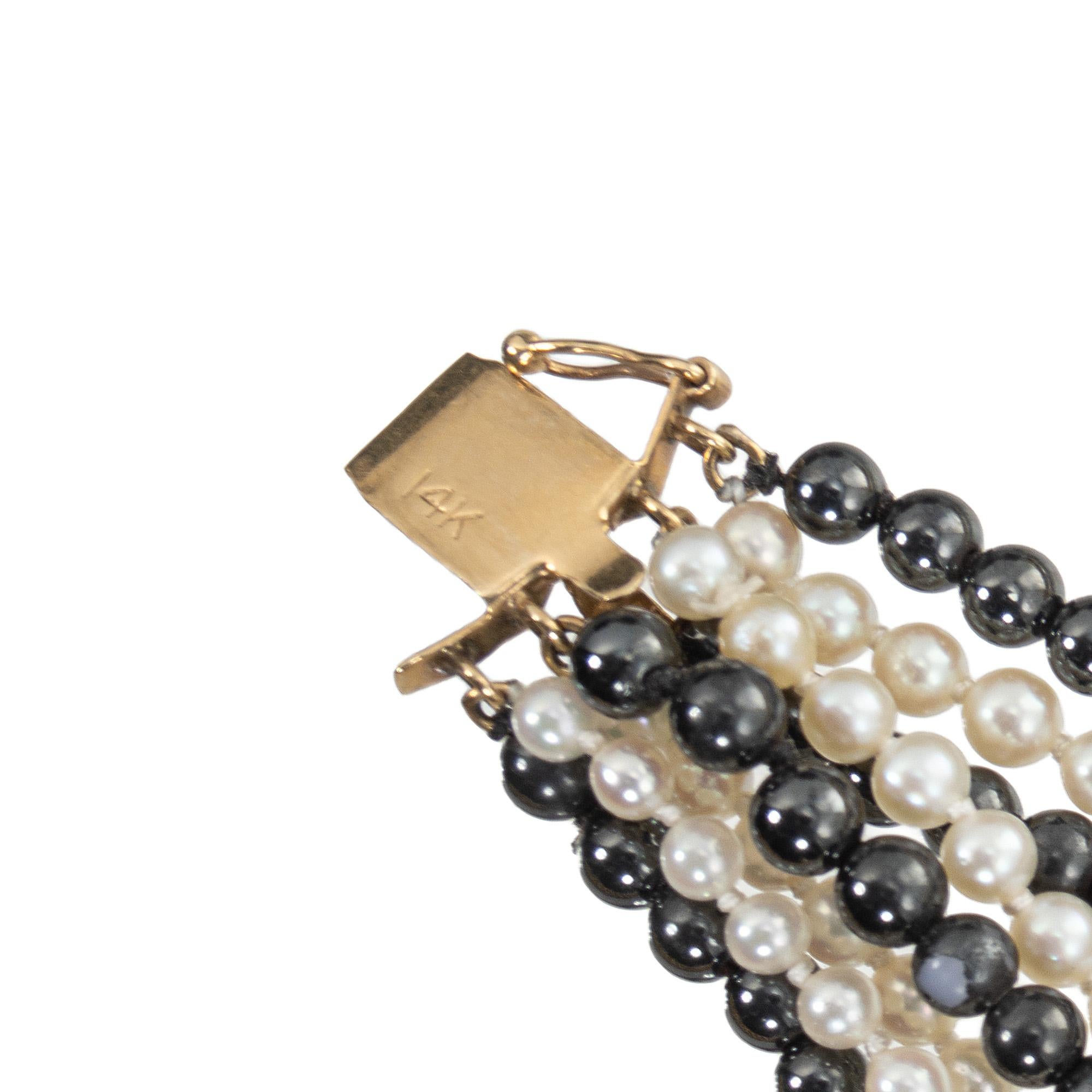 Bracciale in oro con perle giapponesi coltivate e ematite a più fili In condizioni buone in vendita a Stamford, CT