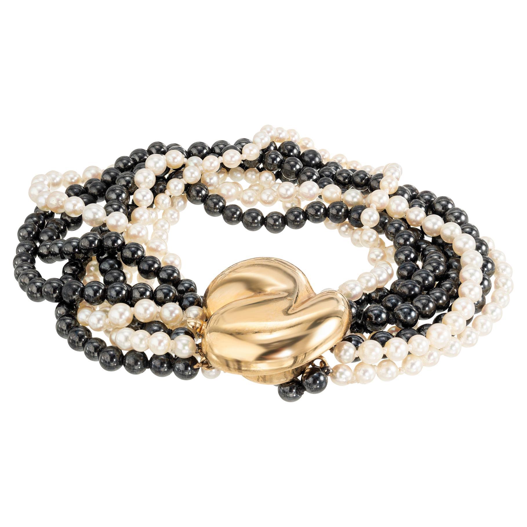 Bracciale in oro con perle giapponesi coltivate e ematite a più fili in vendita