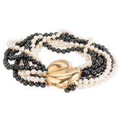 Bracciale in oro con perle giapponesi coltivate e ematite a più fili
