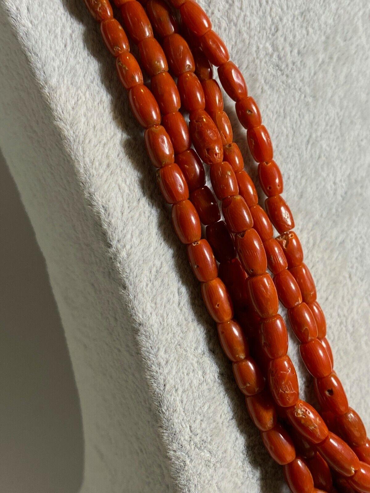 Mehrstrangige mediterrane natürliche italienische rote Koralle Vintage-Halskette, ca. 1960er Jahre (Retro) im Angebot