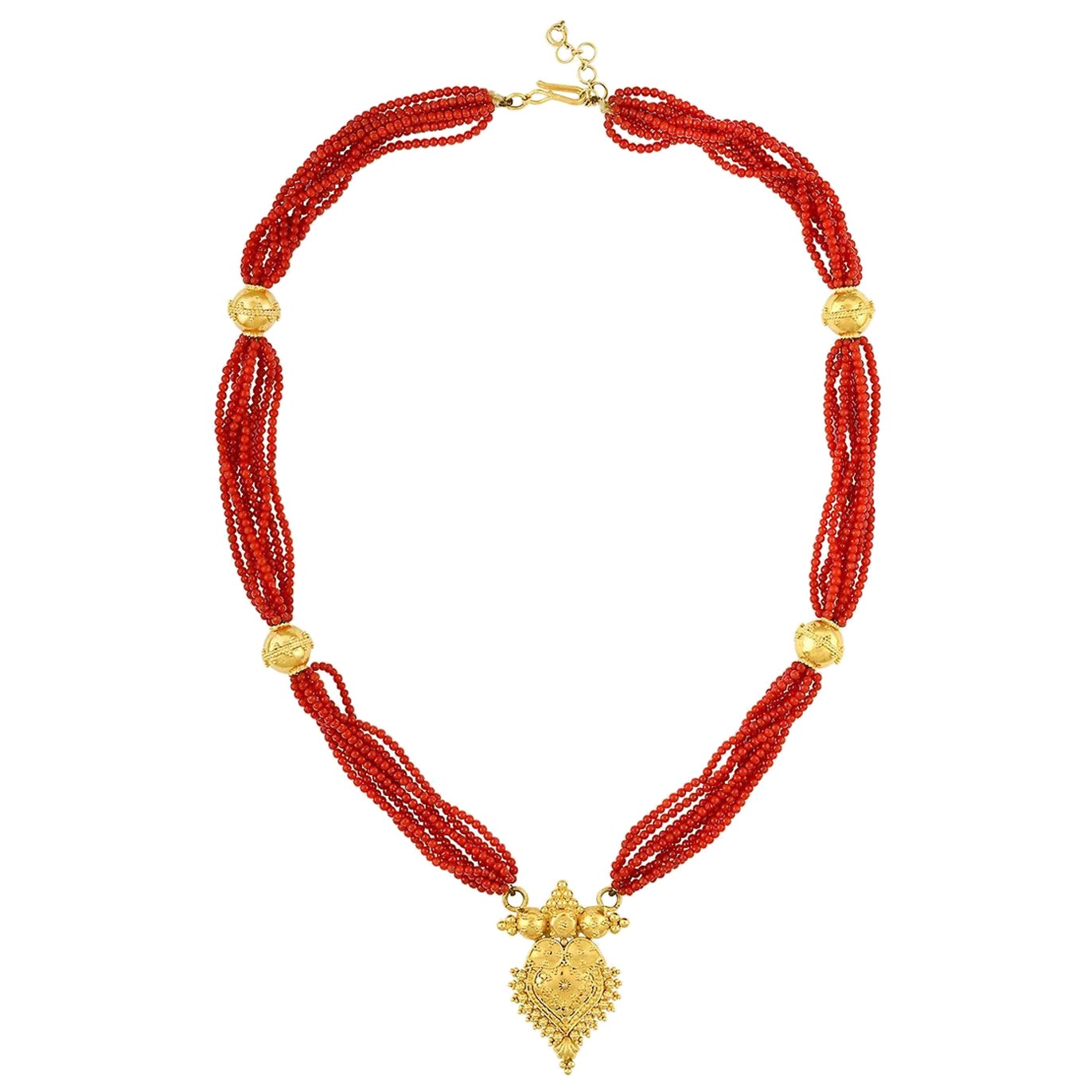 Collar de varias vueltas de cuentas de coral natural y oro