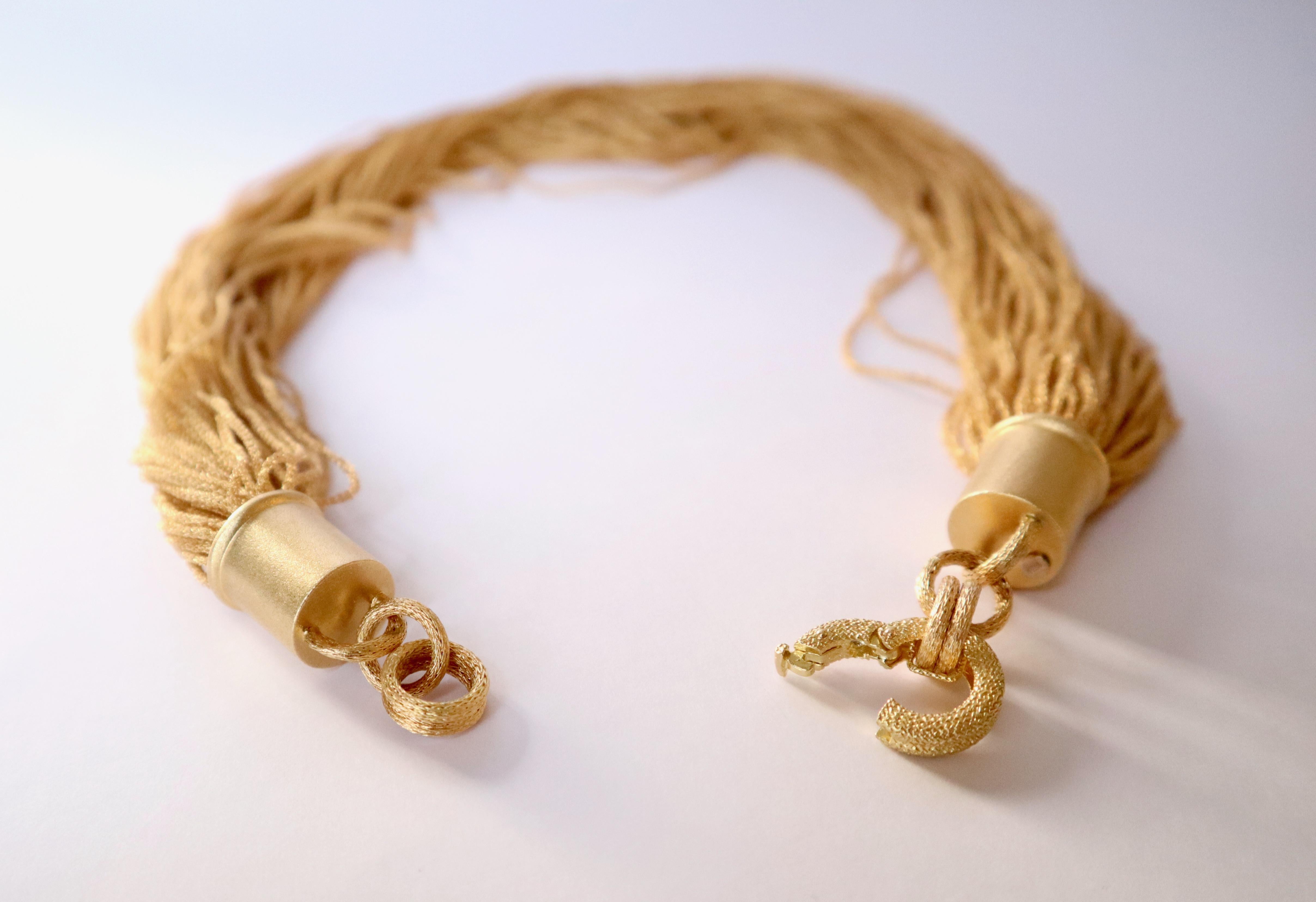 Collana multifilo in oro 18 carati Choker in oro giallo in vendita 2