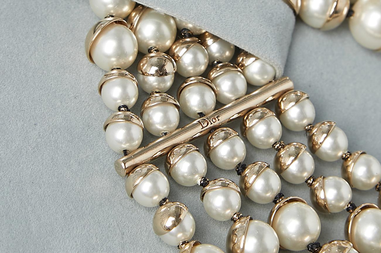 Mehrstrangiger neckloser Halsausschnitt mit Perlen Christian Dior  im Angebot 1