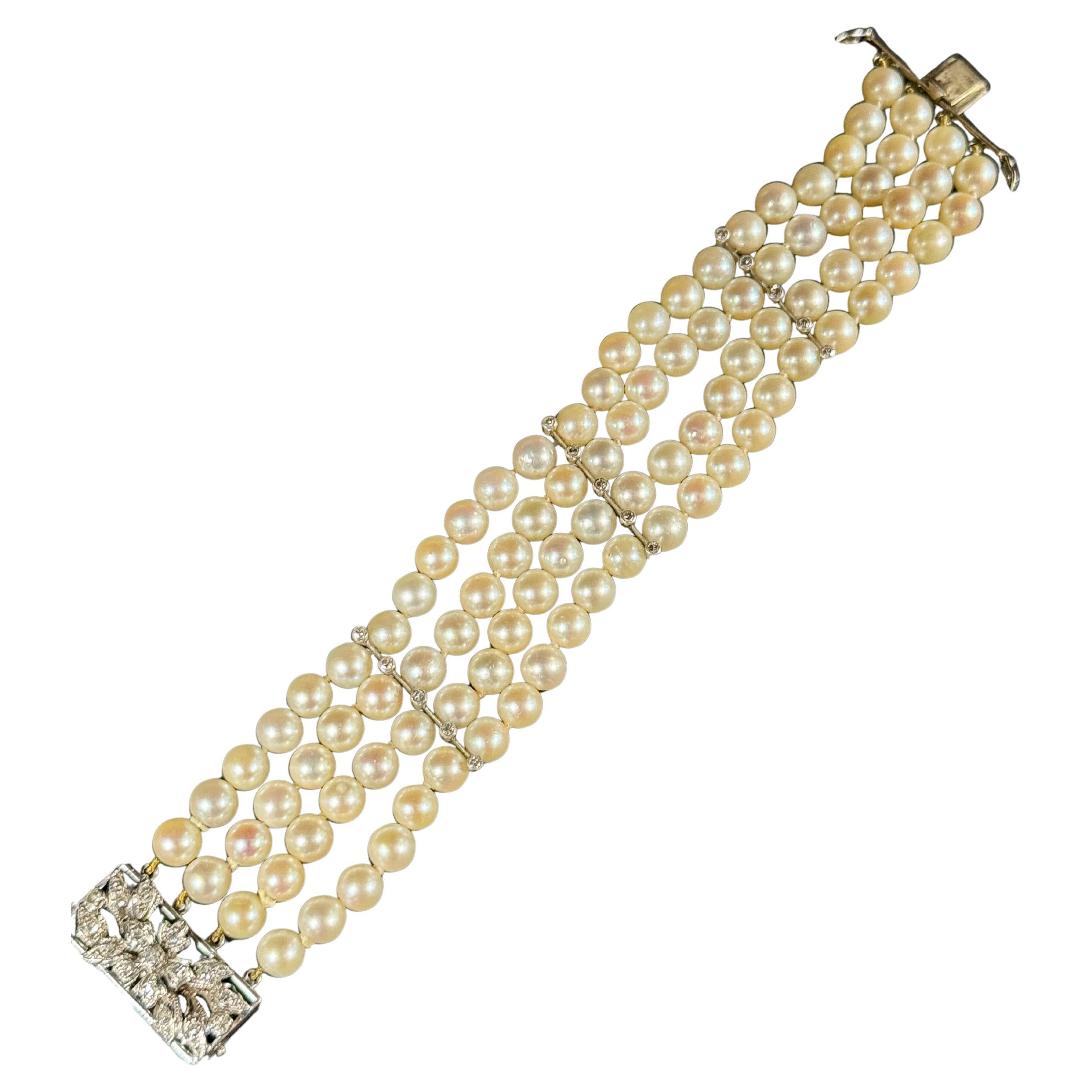 What are the different types of bracelet clasps?