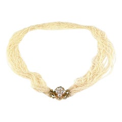 Collar de Perlas de Varios Filamentos con Detalles de Esmeralda en Oro Amarillo de 14 Kilates