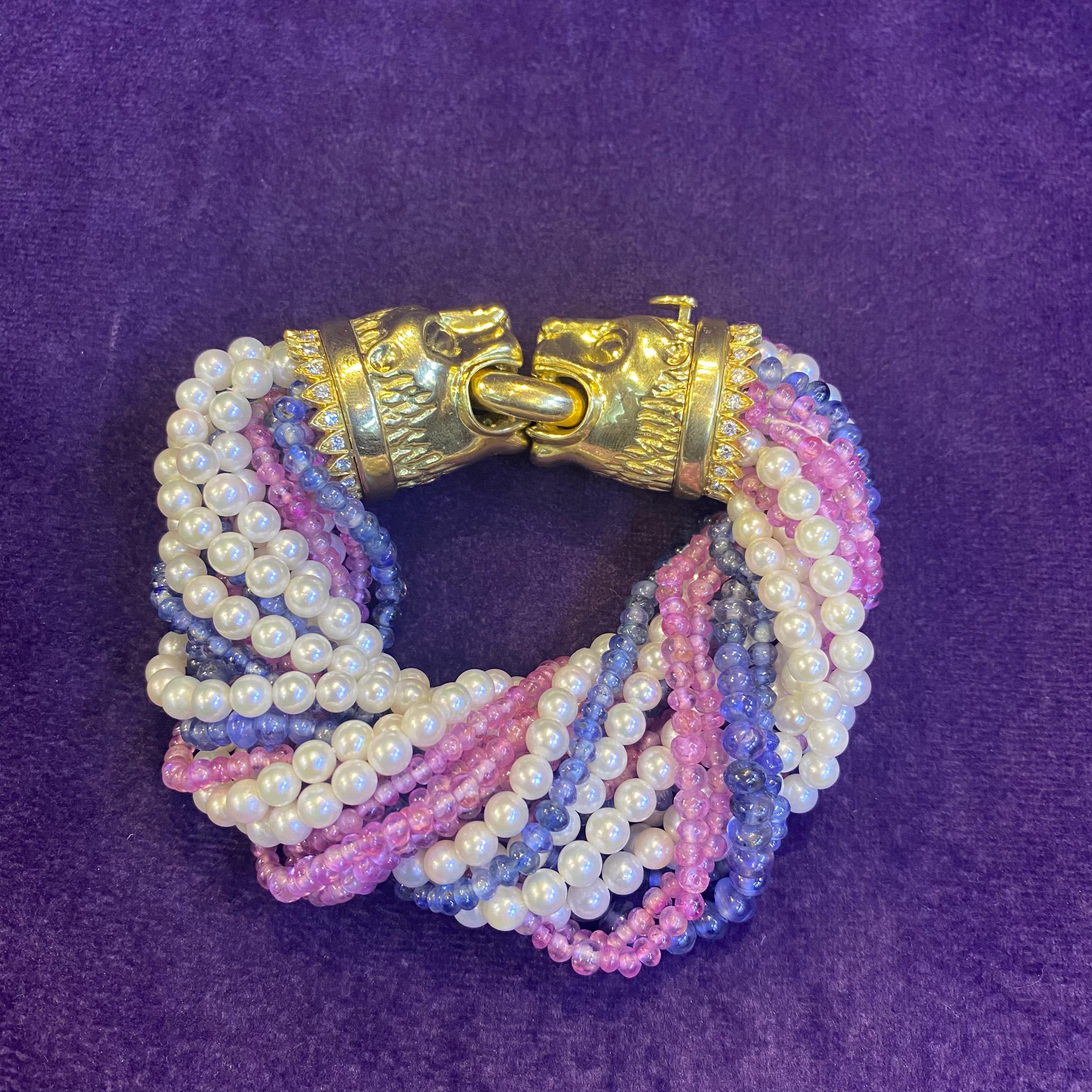 Mehrstrangiges Armband mit Löwenkopf aus Perlen, Rubin und Saphiren im Angebot 2