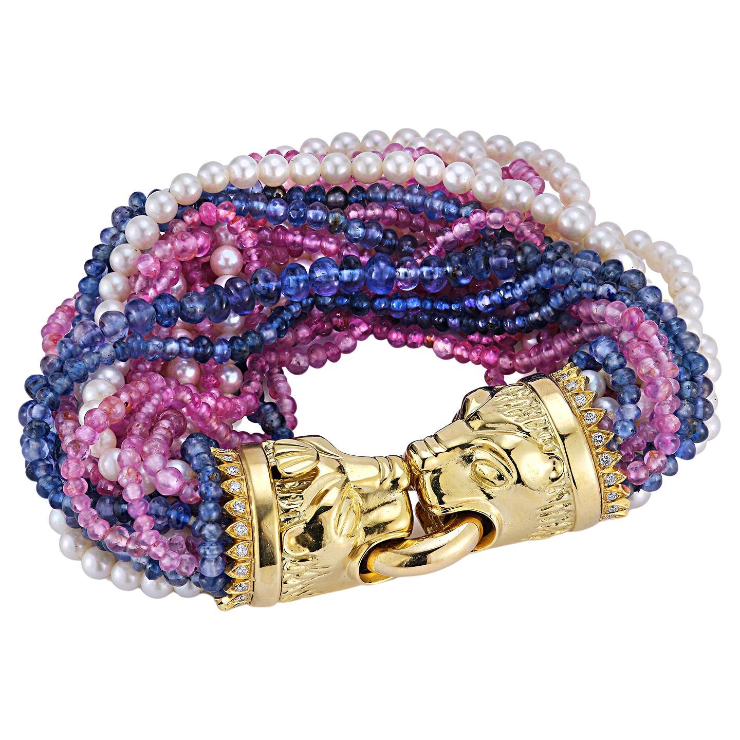 Bracelet tête de lion à plusieurs rangs de perles, rubis et saphirs en vente