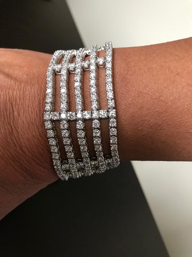 Taille ronde Bracelet tennis multibrins blanc 14 carats 20 carats en vente
