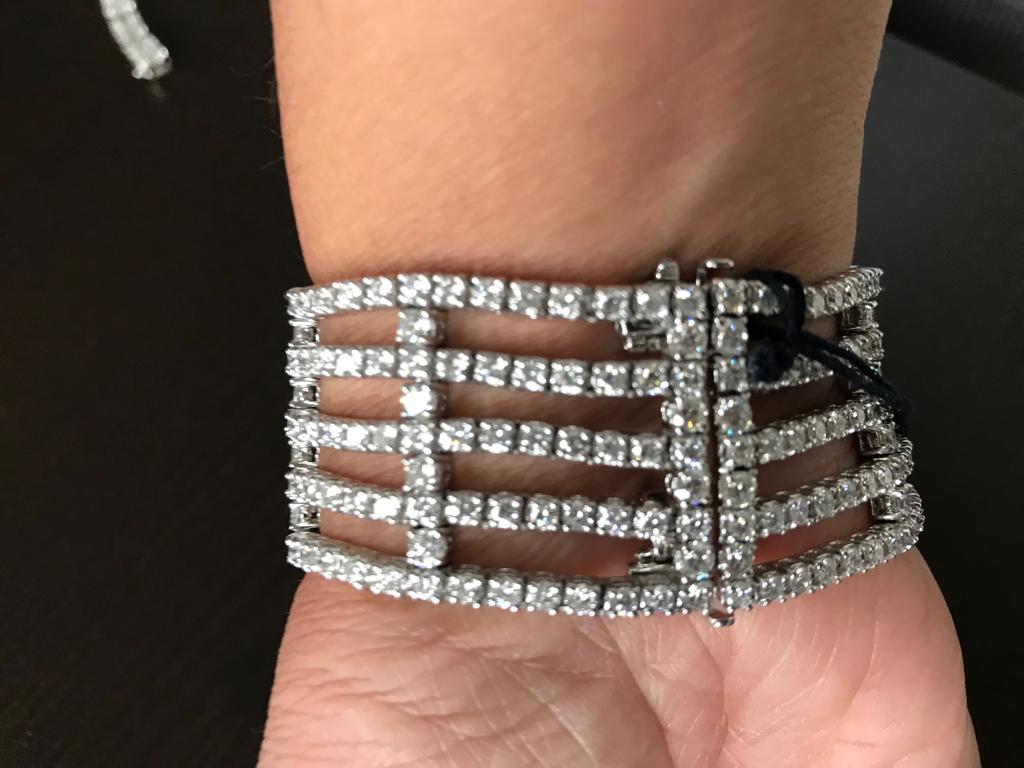 Bracelet tennis multibrins blanc 14 carats 20 carats Pour femmes en vente