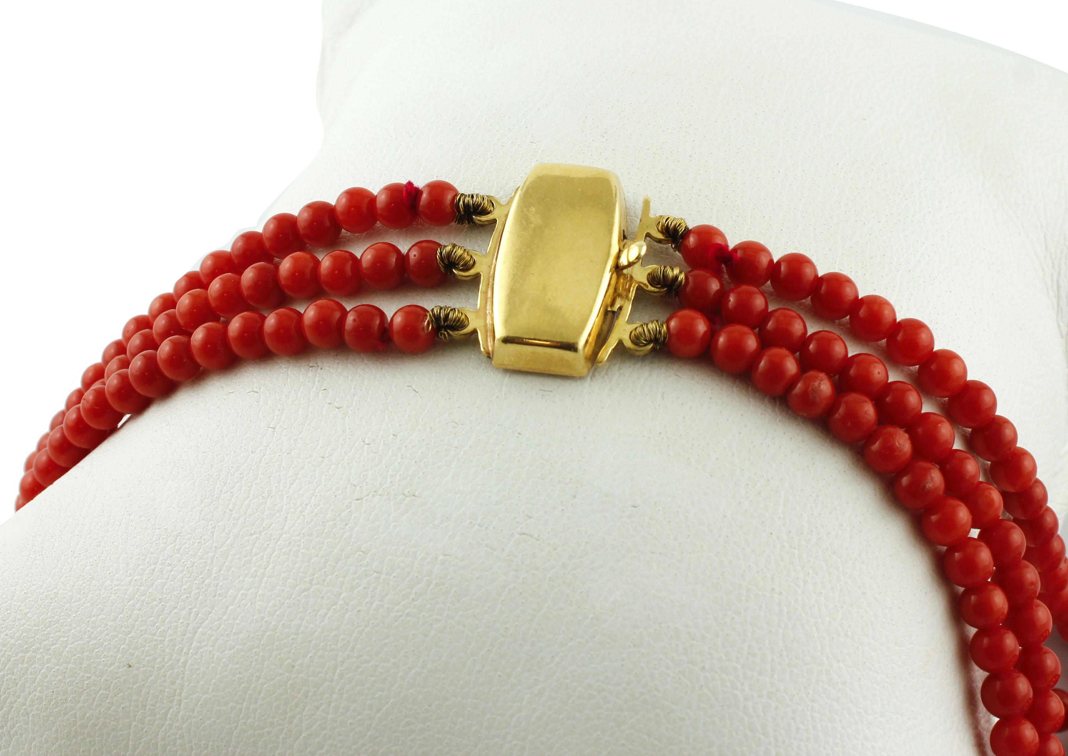 Retro Multi-Strands Beaded Italian Coral Necklace, 18 Karat Yellow Gold