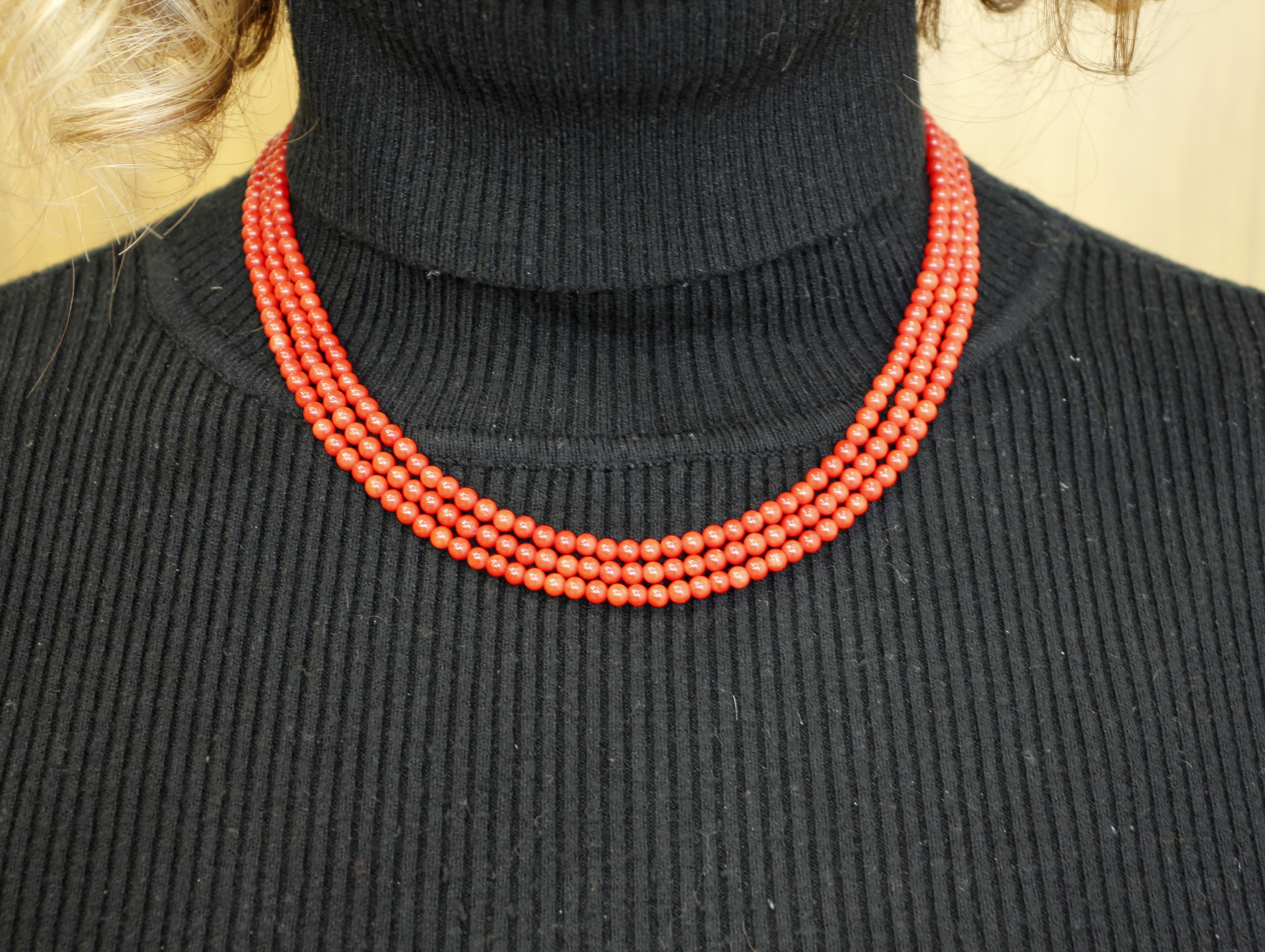 Multi-Strands Beaded Italian Coral Necklace, 18 Karat Yellow Gold 1